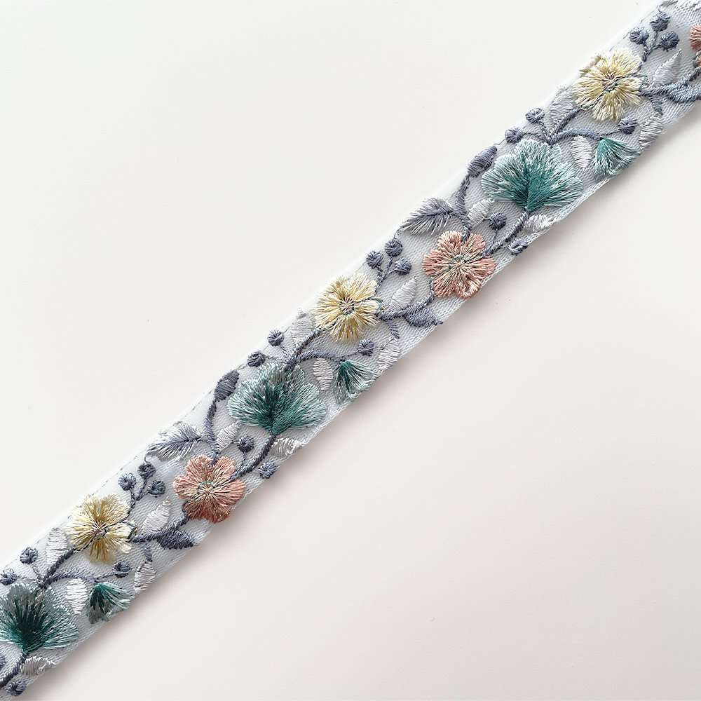 1041 【 幅：3cm 】 インド刺繍リボン　ブルー　チュール　グリーン　イエロー