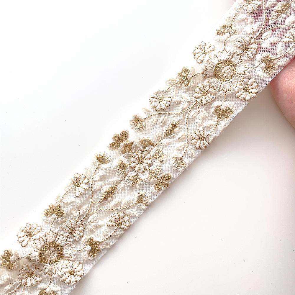 1043 【 幅：5.5cm 】 インド刺繍リボン　ホワイト　チュール　ゴールド