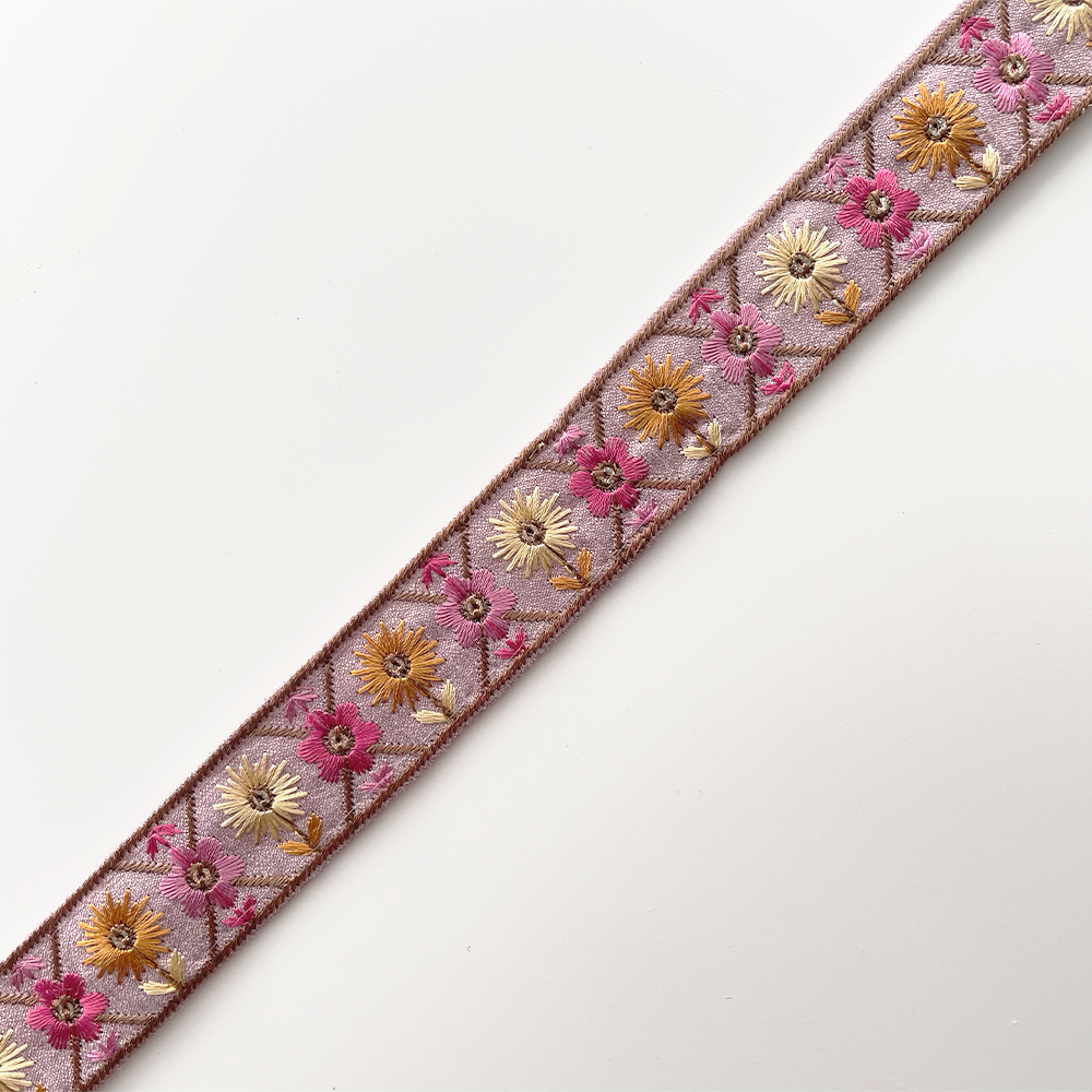 1049 【 幅：2.5cm 】 インド刺繍リボン　パープル　布地　オレンジ　ピンク