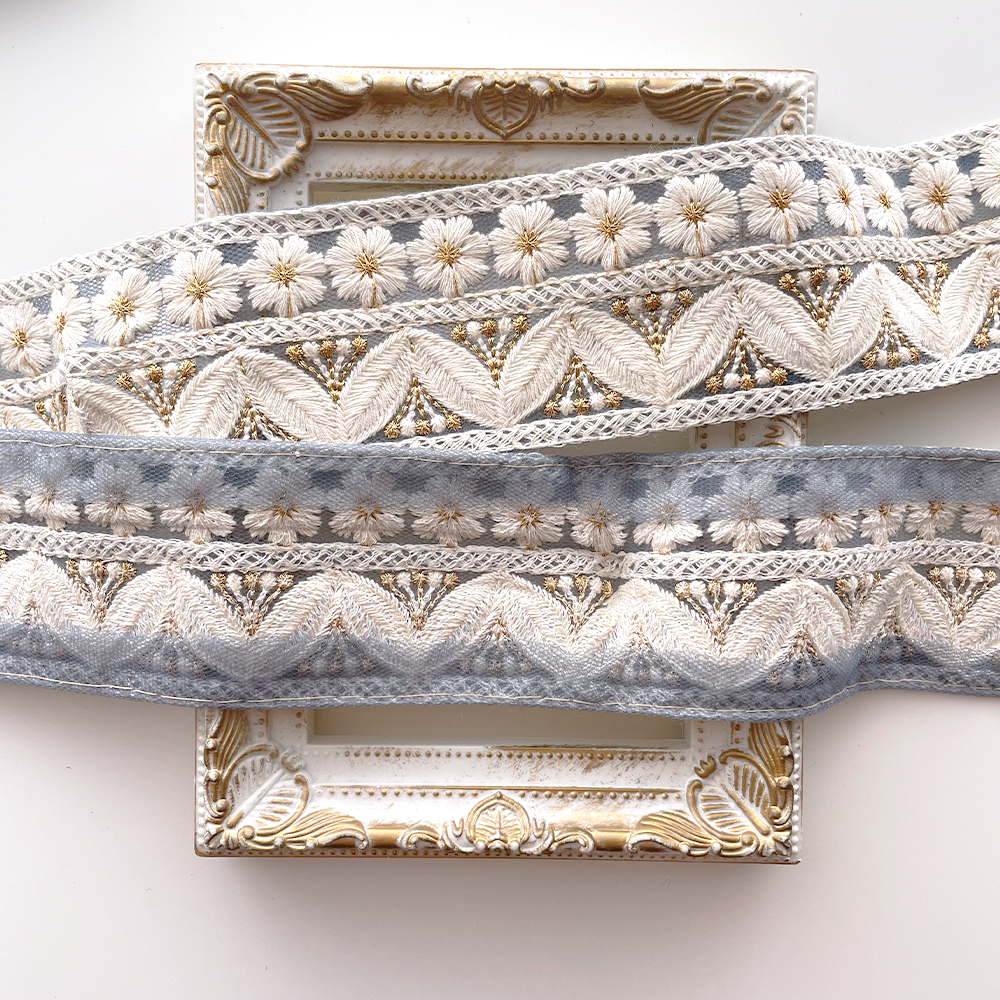 1051 【 幅：5cm 】 インド刺繍リボン　ブルー　チュール　ホワイト　ゴールド