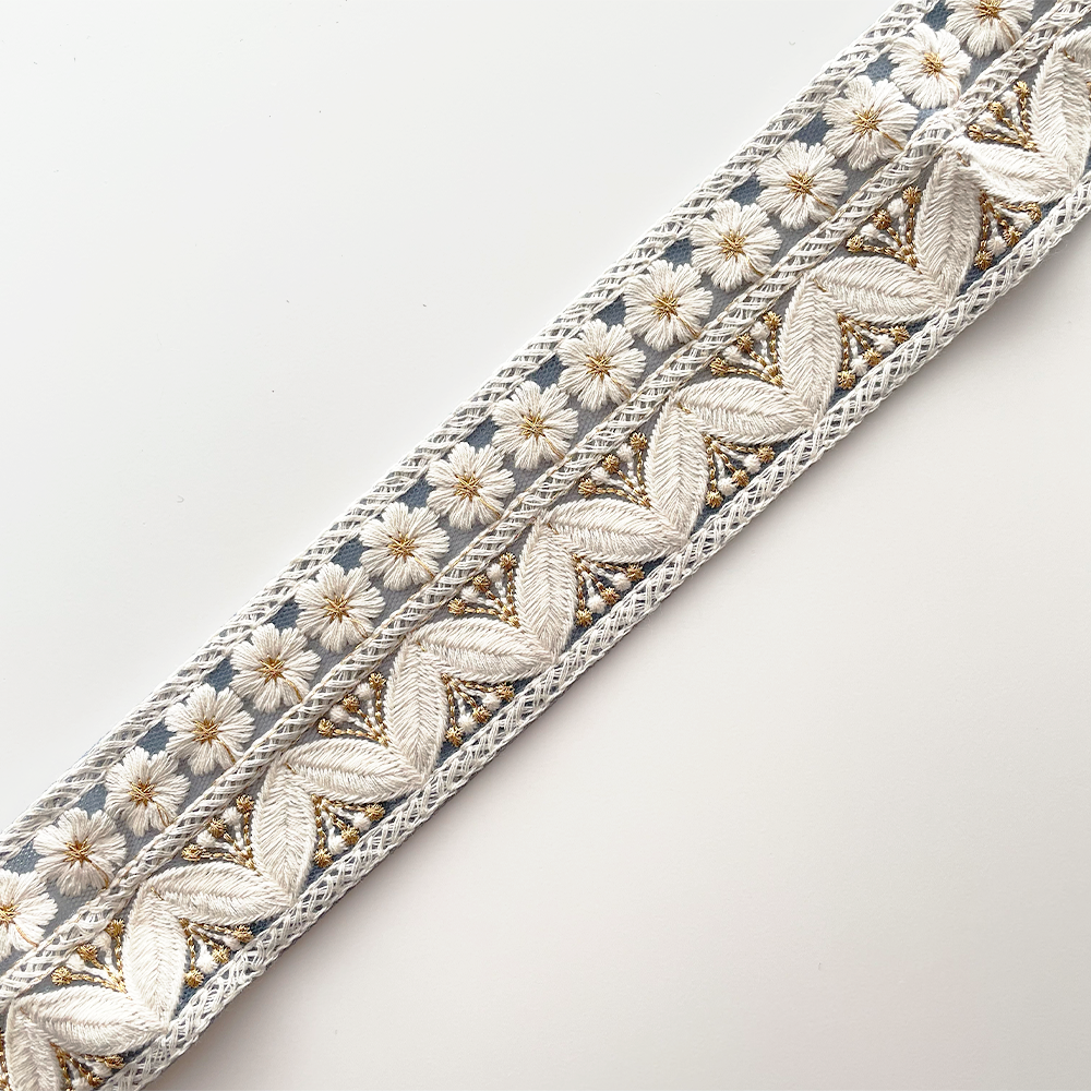 1051 【 幅：5cm 】 インド刺繍リボン　ブルー　チュール　ホワイト　ゴールド