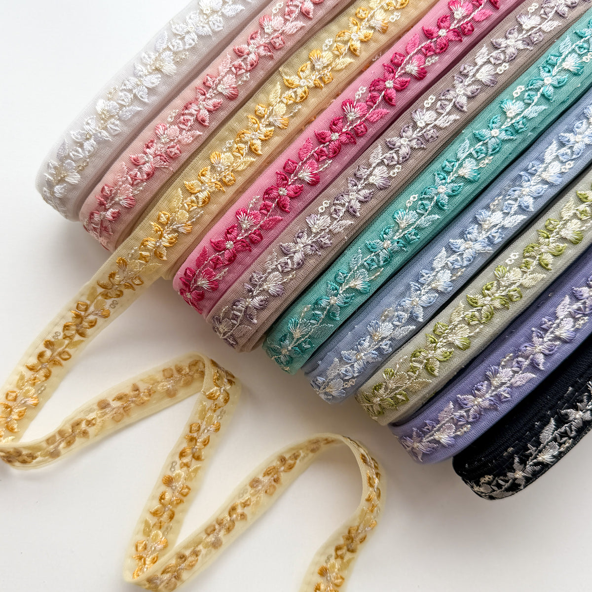 S420 インド刺繍リボン 2.5cm幅 チュール