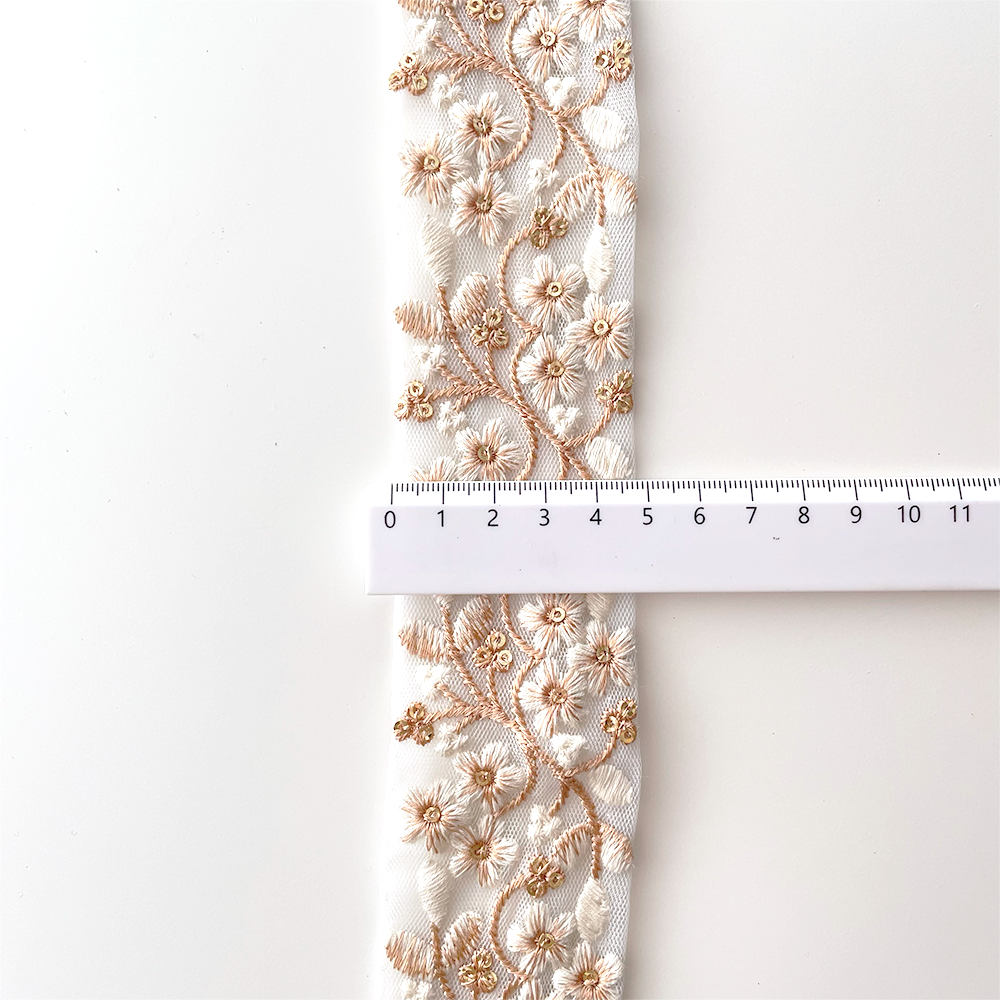 1053 【 幅：5cm 】 インド刺繍リボン　ホワイト　チュール　ピンクベージュ