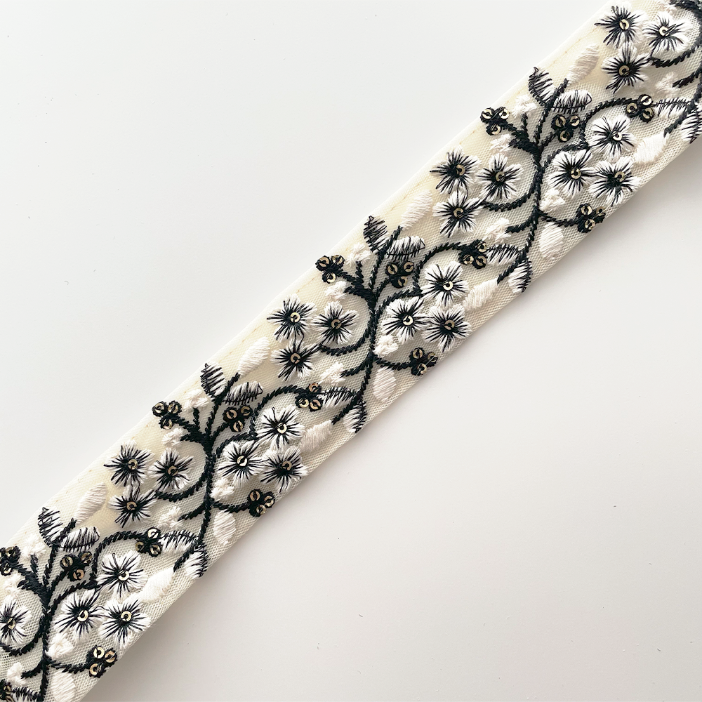 1056 【 幅：5cm 】 インド刺繍リボン　クリーム　チュール　ホワイト　ブラック