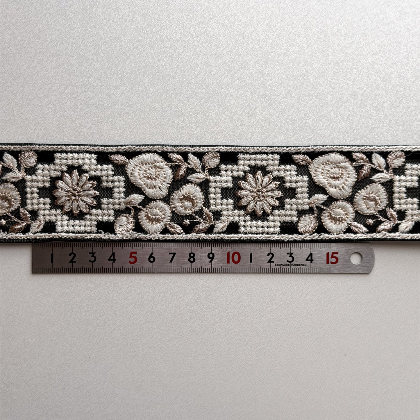S336 インド刺繍リボン 4.8cm幅 チュール ローズ