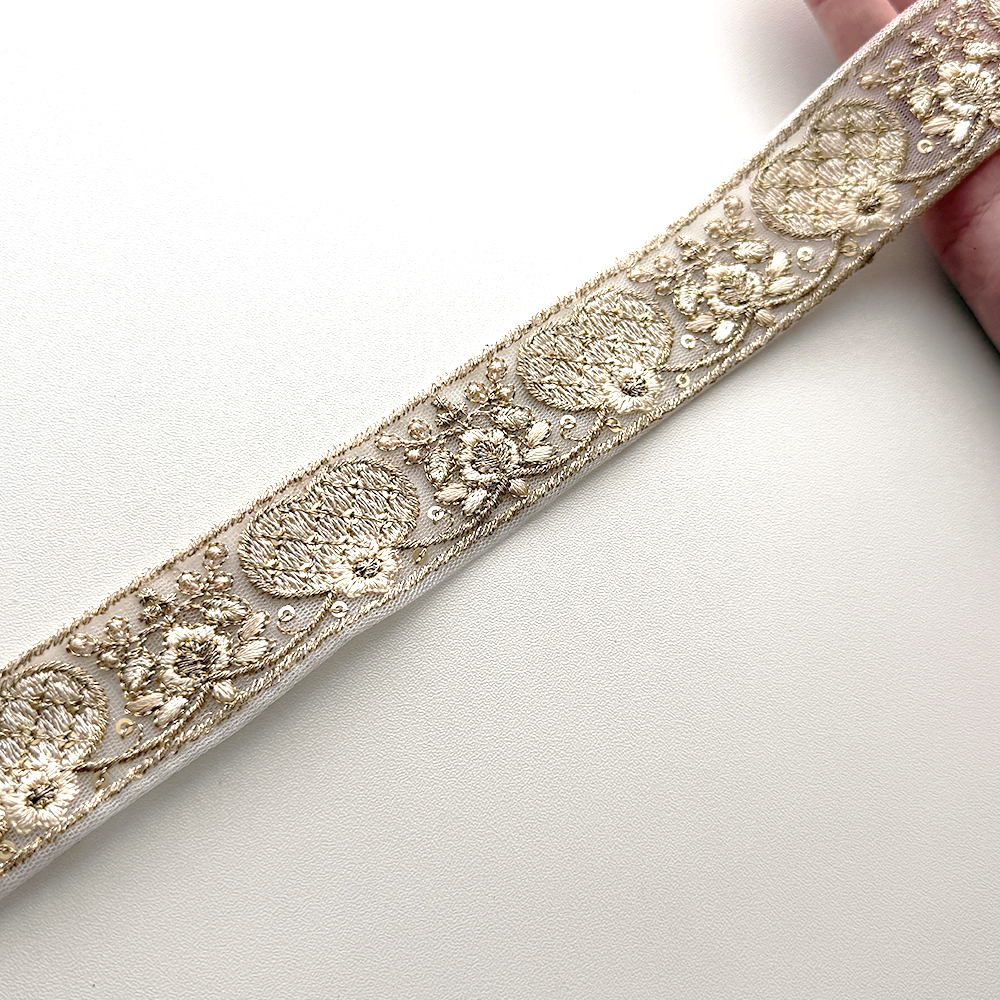 cute heart ribbon / インド刺繍リボン / 幅：3cm / ホワイト / ゴールド / チュール [R1170]
