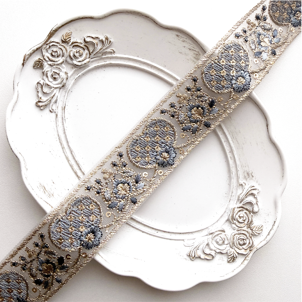 cute heart ribbon / インド刺繍リボン / 幅：3cm / ブルーグレー / ゴールド / チュール [R1173]