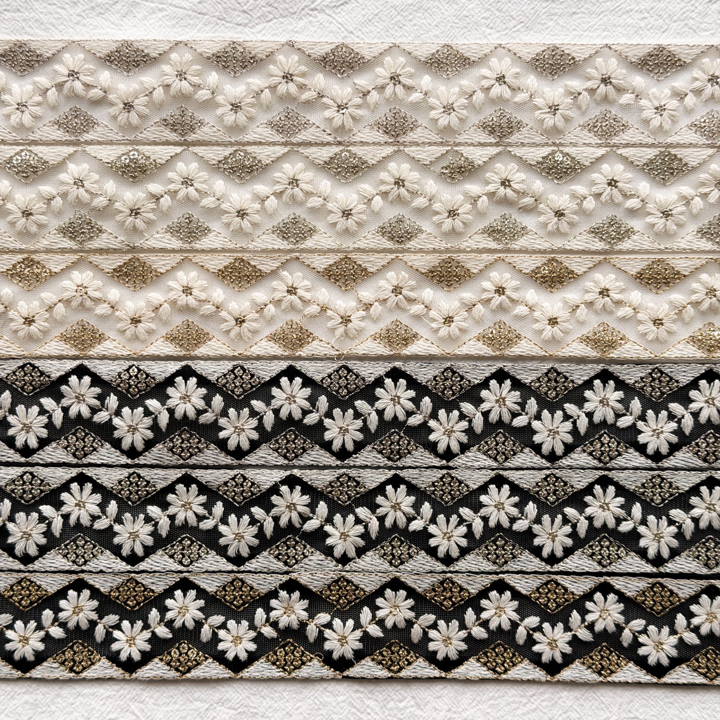 S401 インド刺繍リボン 4cm幅 チュール