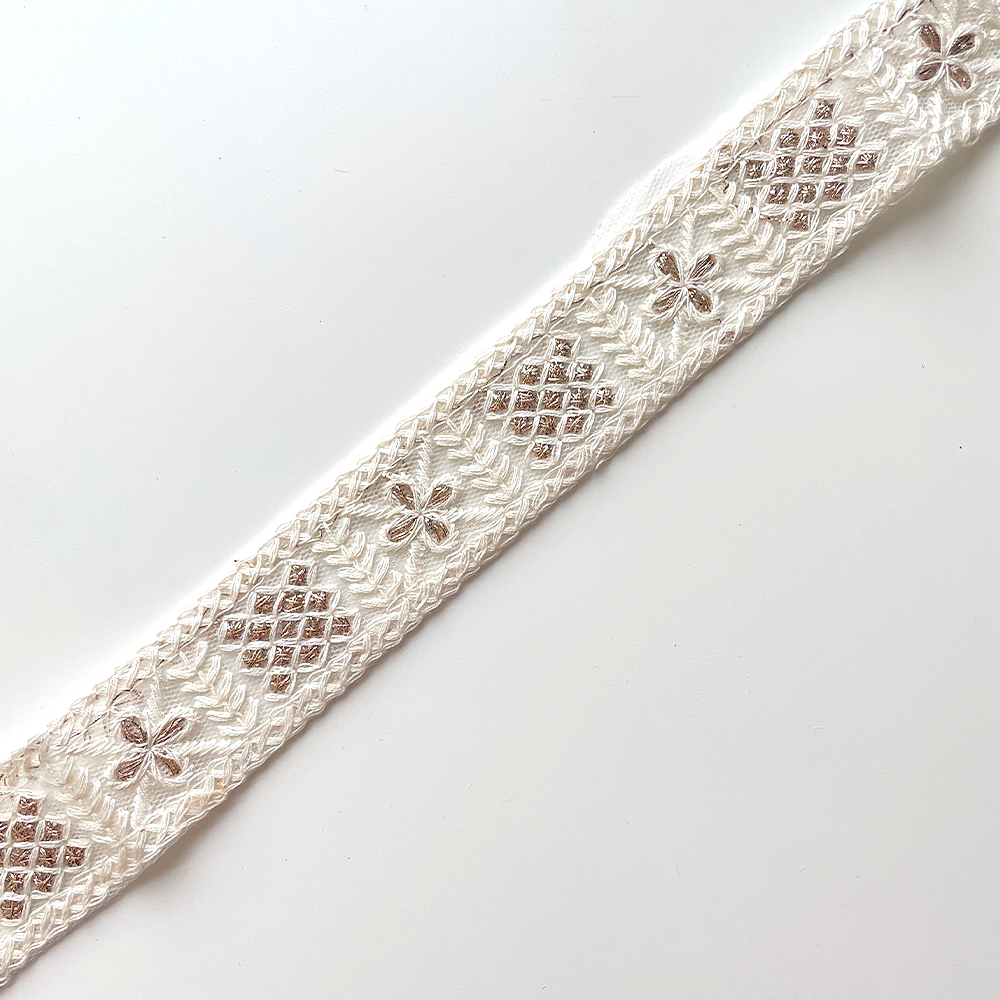 130 【 幅：3cm 】 インド刺繍リボン　ホワイト　チュール　