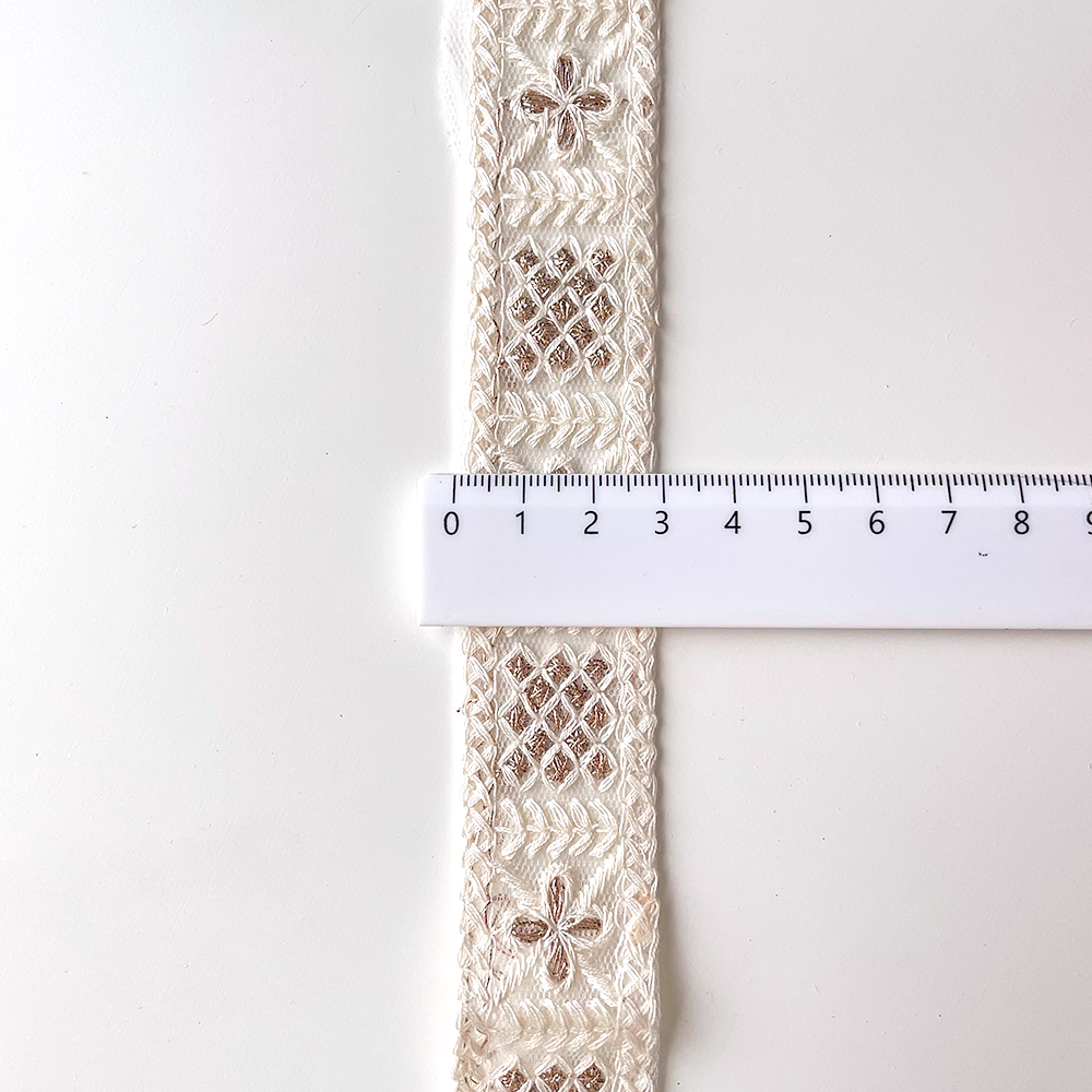 130 【 幅：3cm 】 インド刺繍リボン　ホワイト　チュール　
