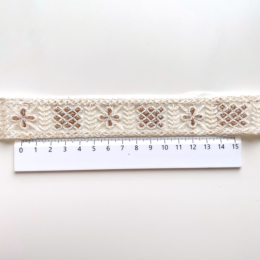 130 【 幅：3cm 】 インド刺繍リボン　ホワイト　チュール　