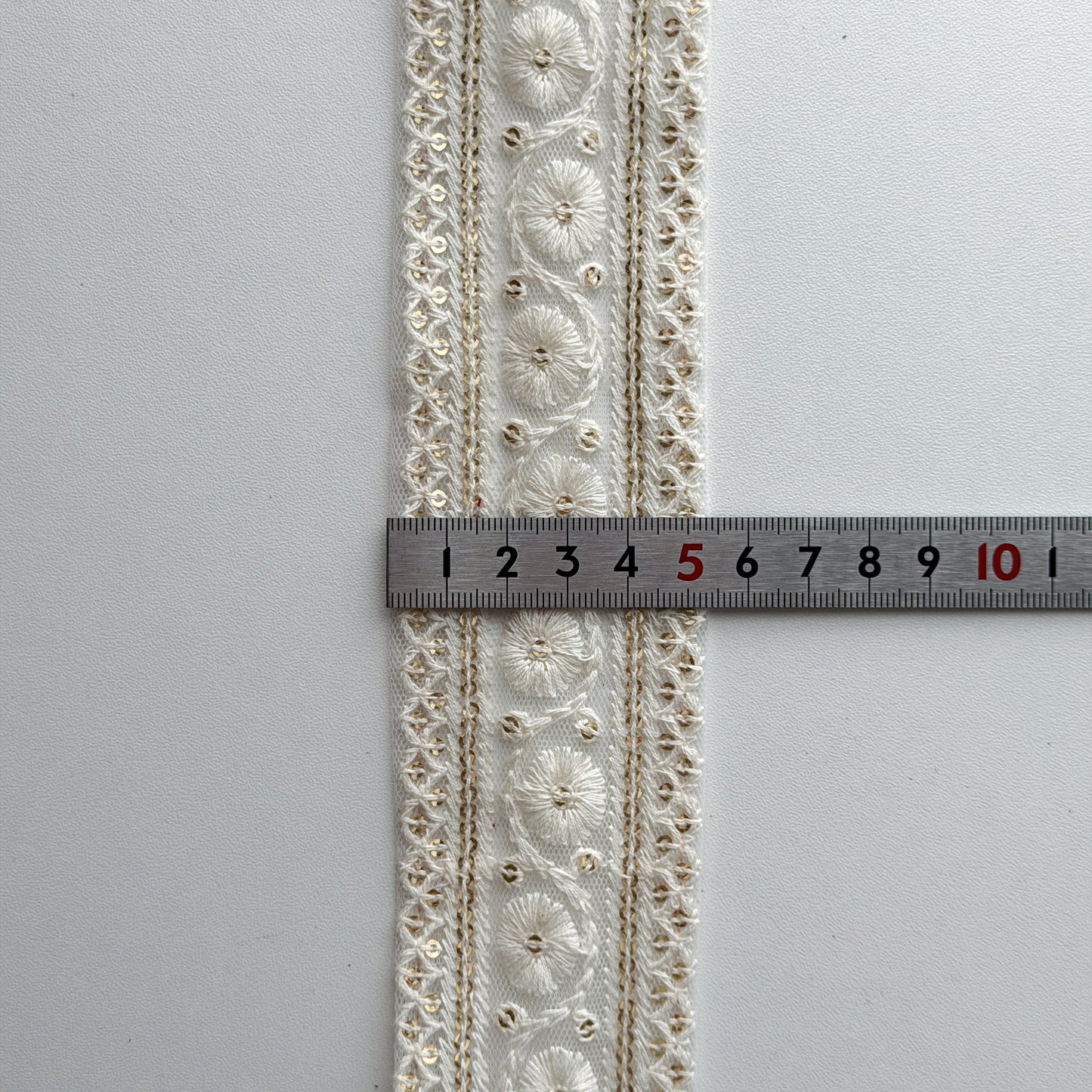 S398 インド刺繍リボン 5.5cm幅 チュール