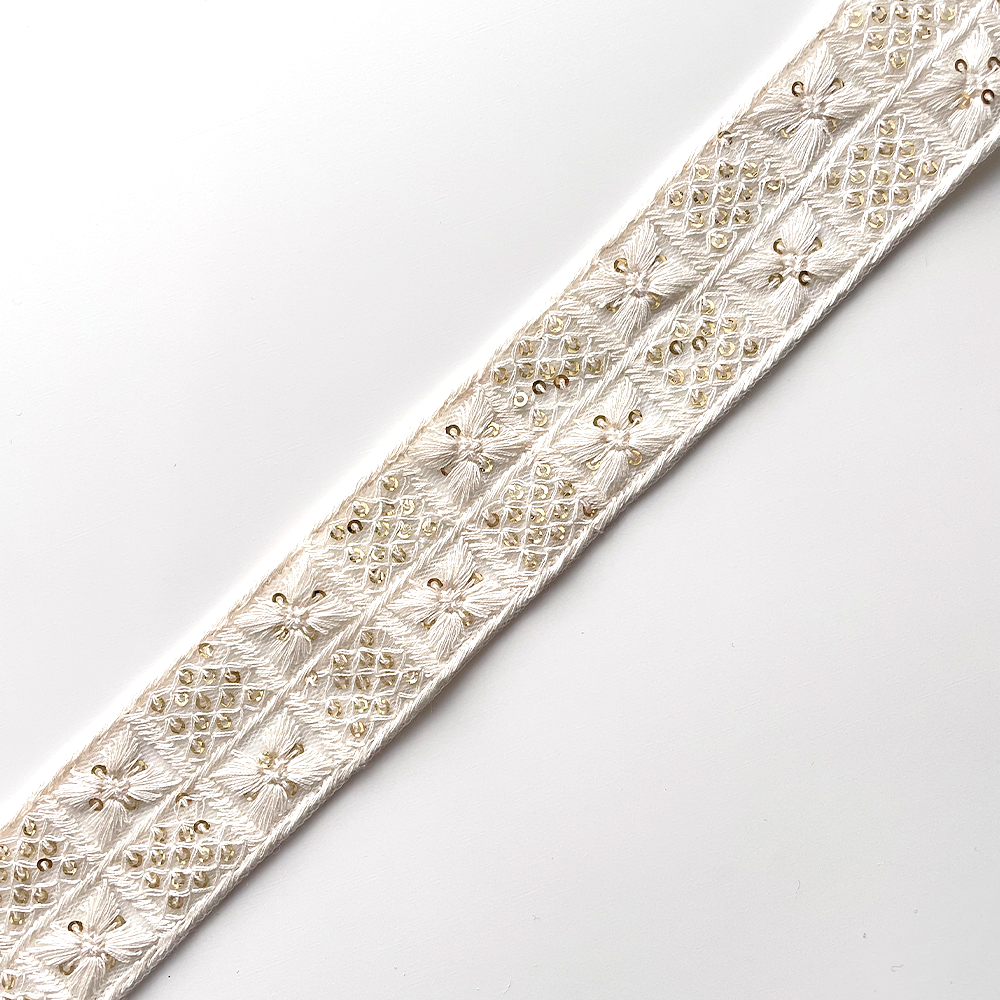 134 【 幅：4cm 】 インド刺繍リボン　ホワイト　チュール　