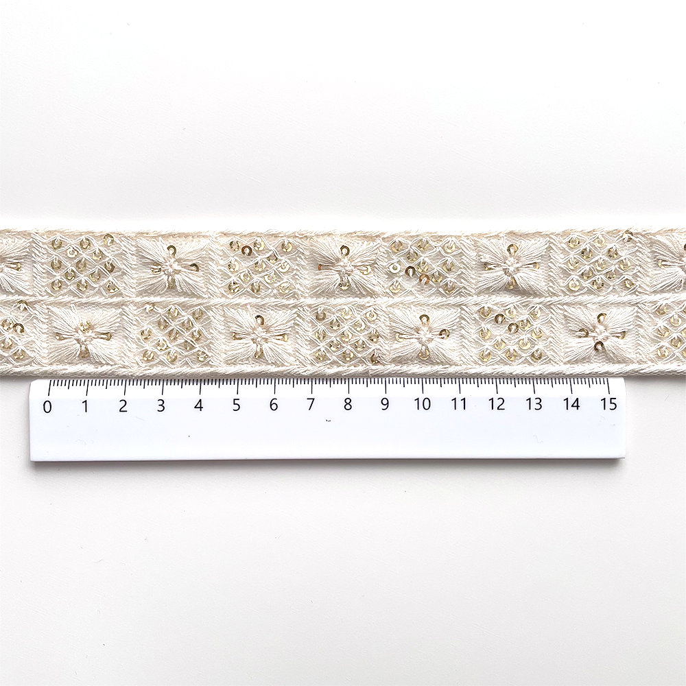 134 【 幅：4cm 】 インド刺繍リボン　ホワイト　チュール　