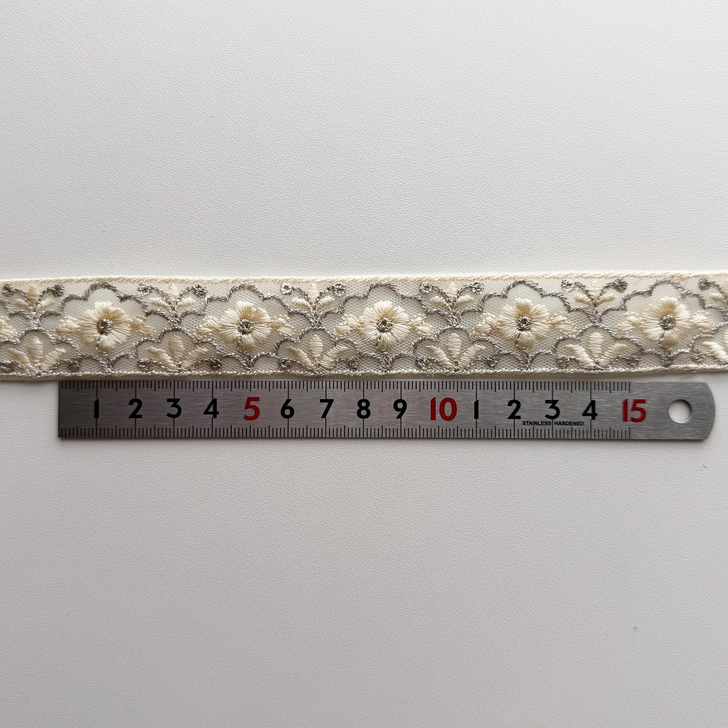 S378 インド刺繍リボン 2.5cm幅 チュール フレームフラワー