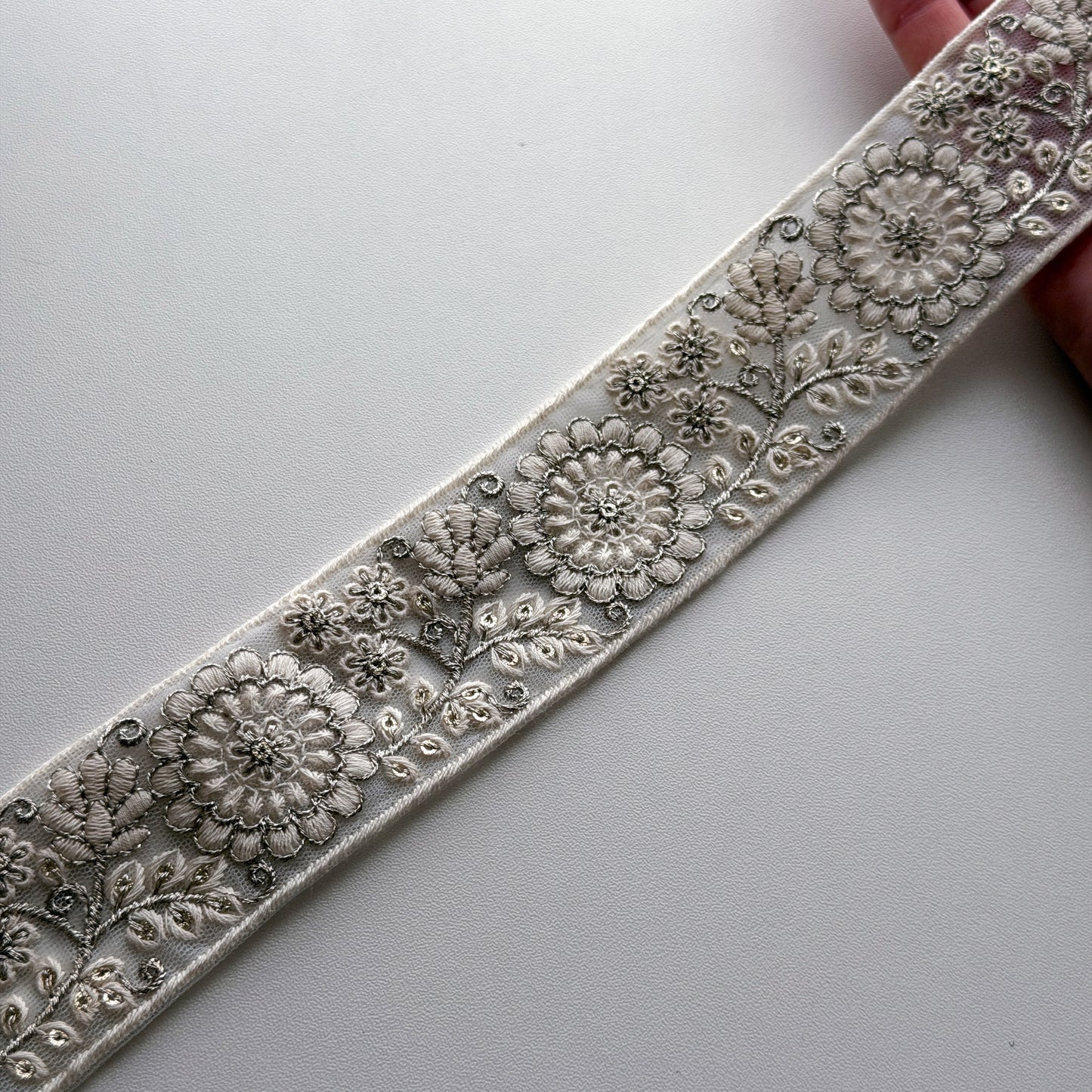 S394 インド刺繍リボン 4.5cm幅 チュール