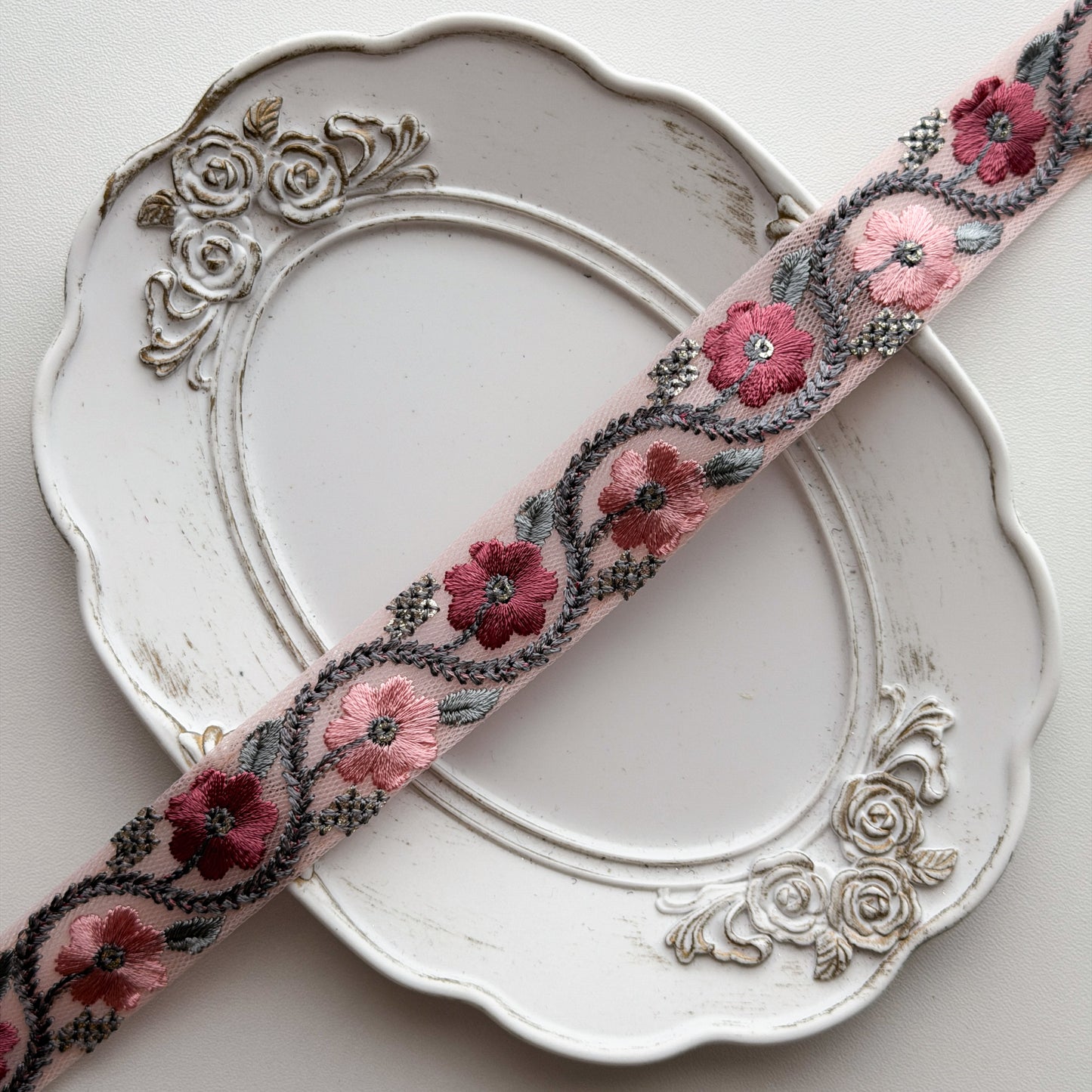 S310 インド刺繍リボン 2.2cm幅 チュール ガーランドフラワー