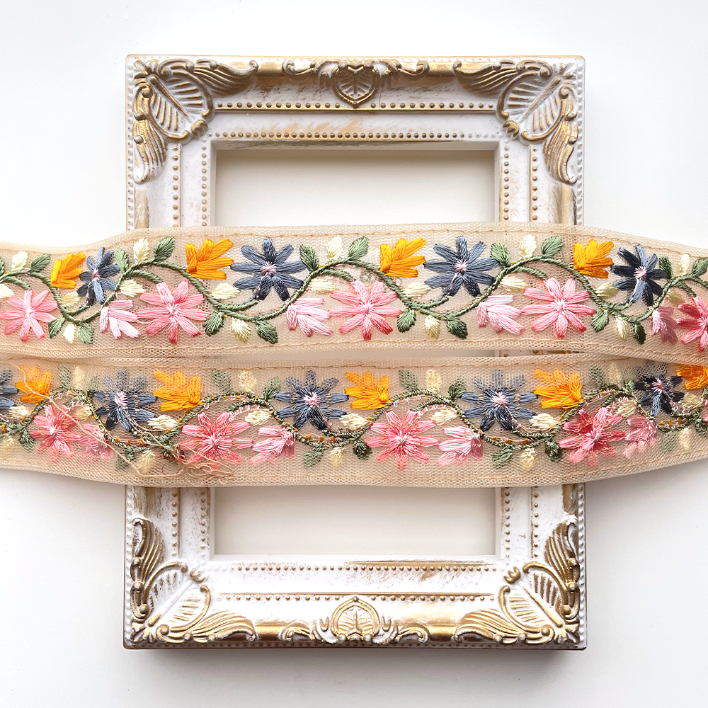 184 【 幅：3.5cm 】 インド刺繍リボン　ベージュ　チュール　ブルー　ピンク