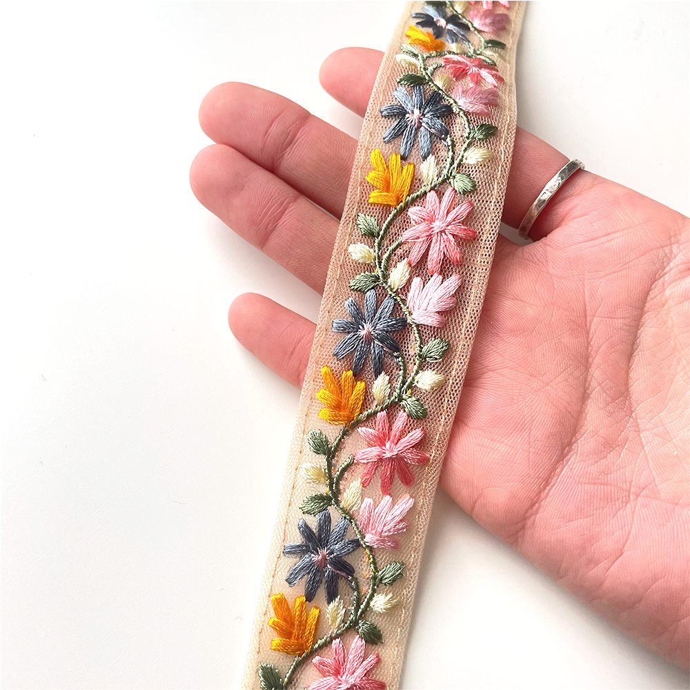 184 【 幅：3.5cm 】 インド刺繍リボン　ベージュ　チュール　ブルー　ピンク