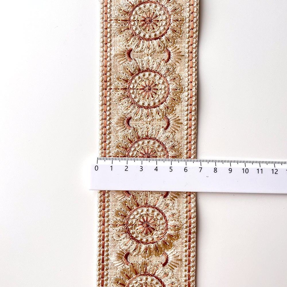 199 【 幅：6.5cm 】 インド刺繍リボン　ホワイト　布地　ベージュ