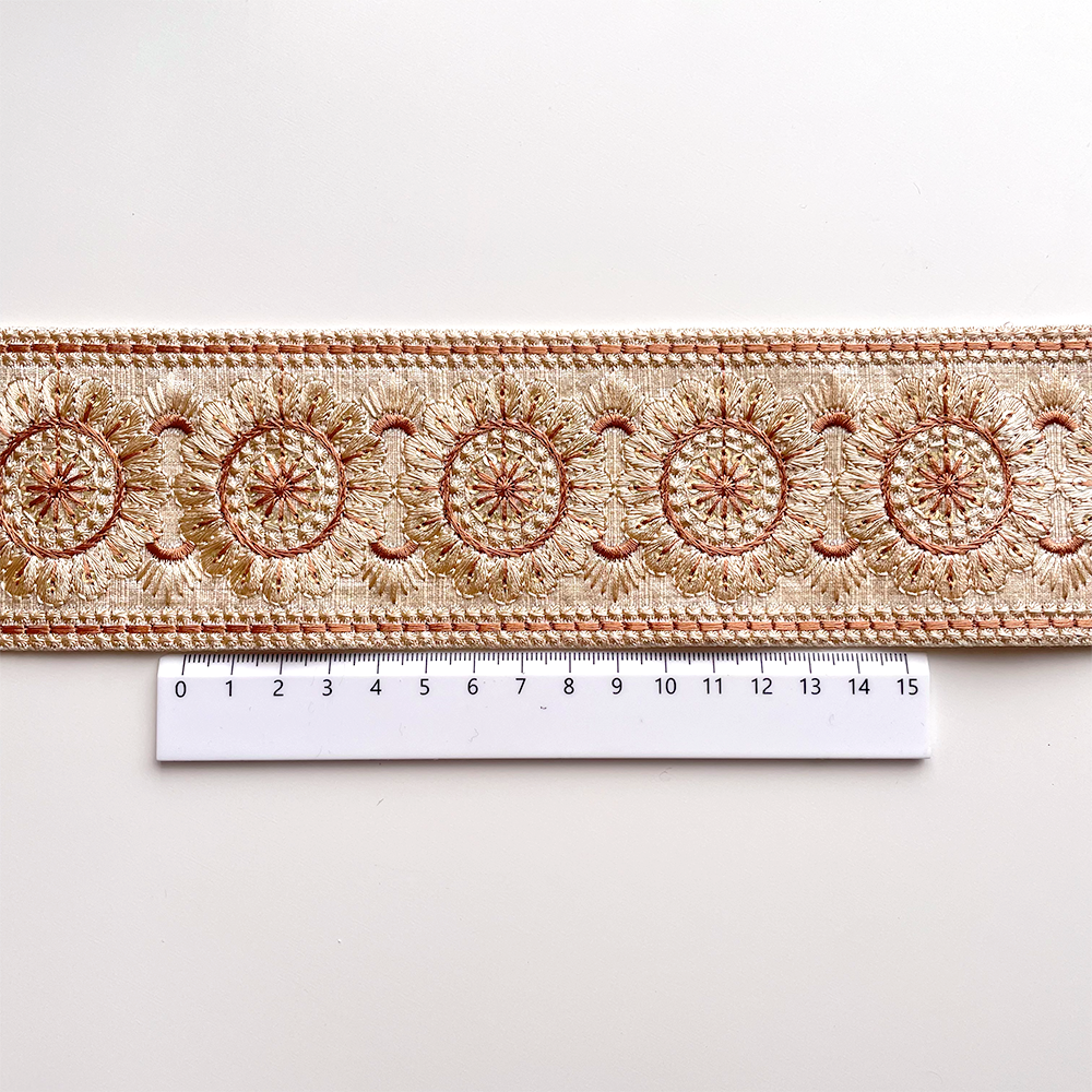 199 【 幅：6.5cm 】 インド刺繍リボン　ホワイト　布地　ベージュ