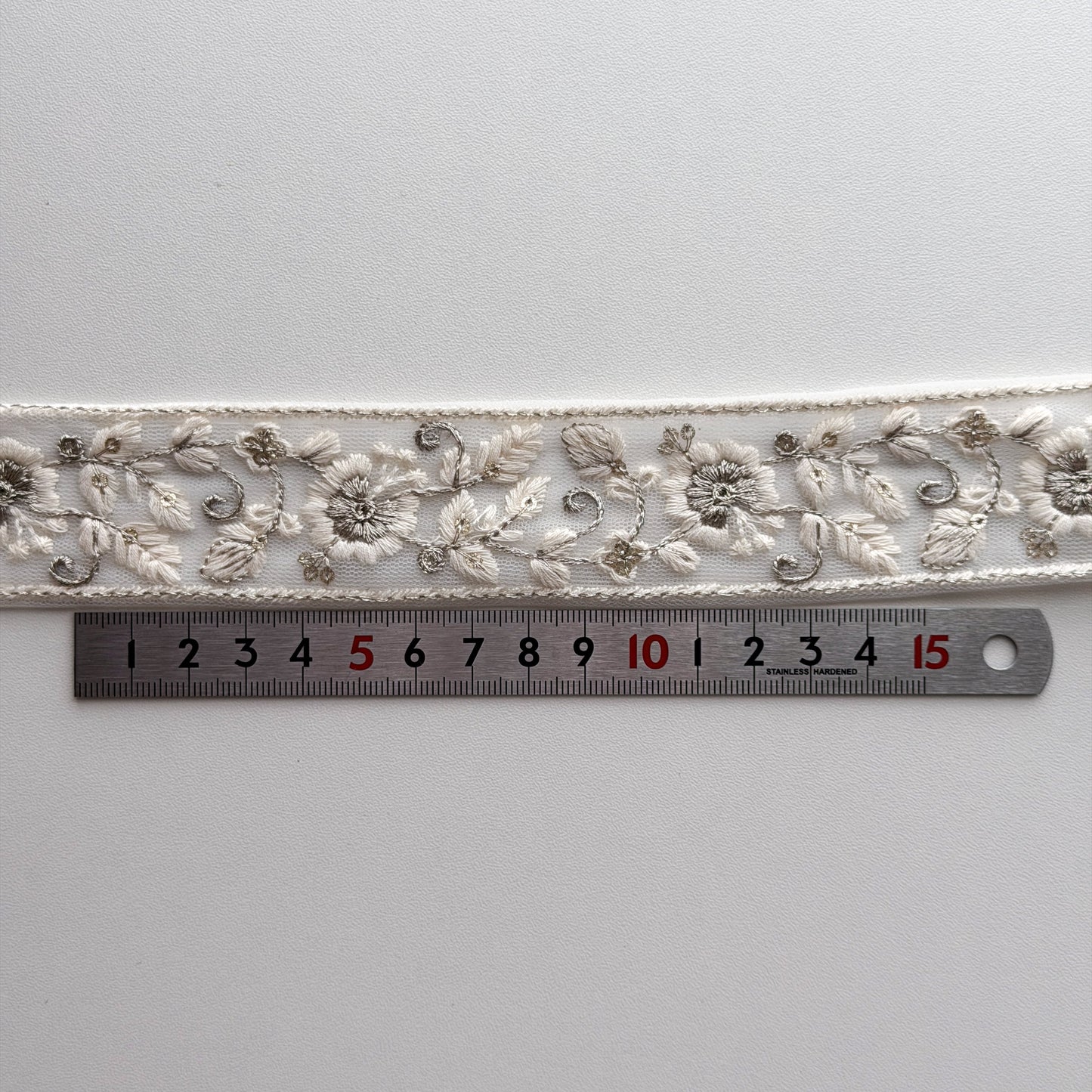 S392 インド刺繍リボン 3.5cm幅 チュール