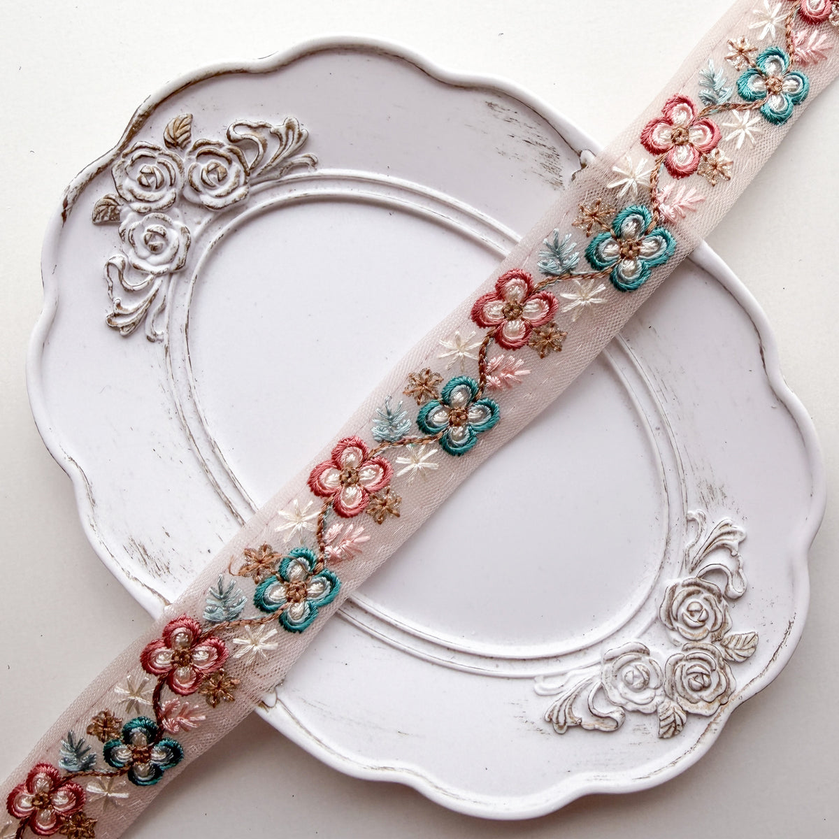 S415 インド刺繍リボン 2.5cm幅 チュール