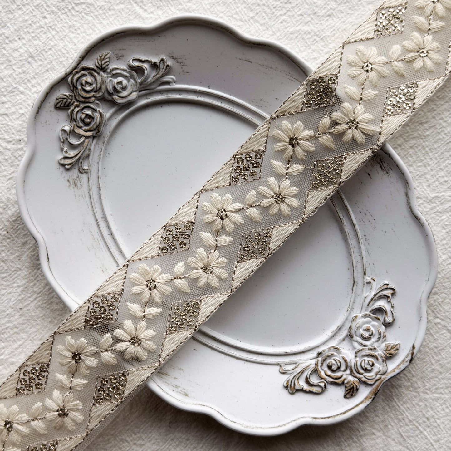 S401 インド刺繍リボン 4cm幅 チュール