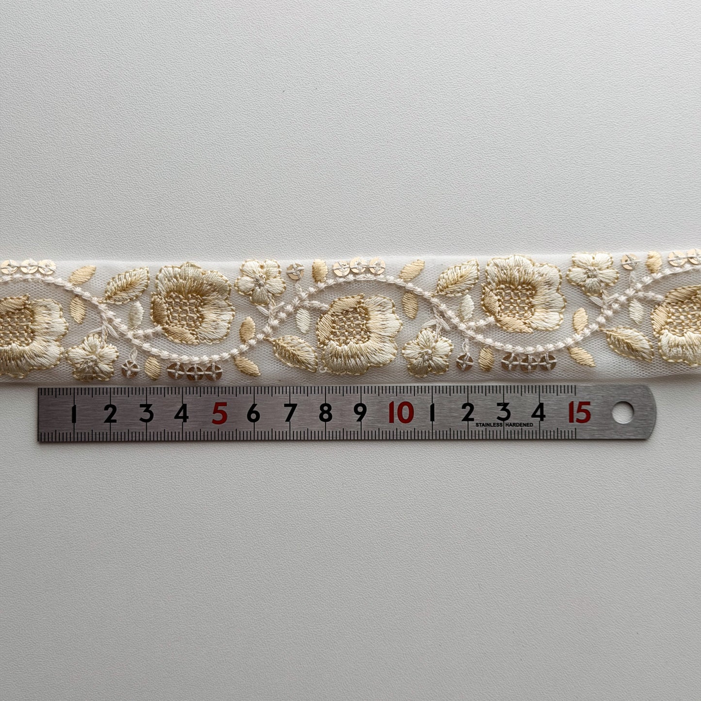 S379 インド刺繍リボン 3.5cm幅 チュール アンティークローズ