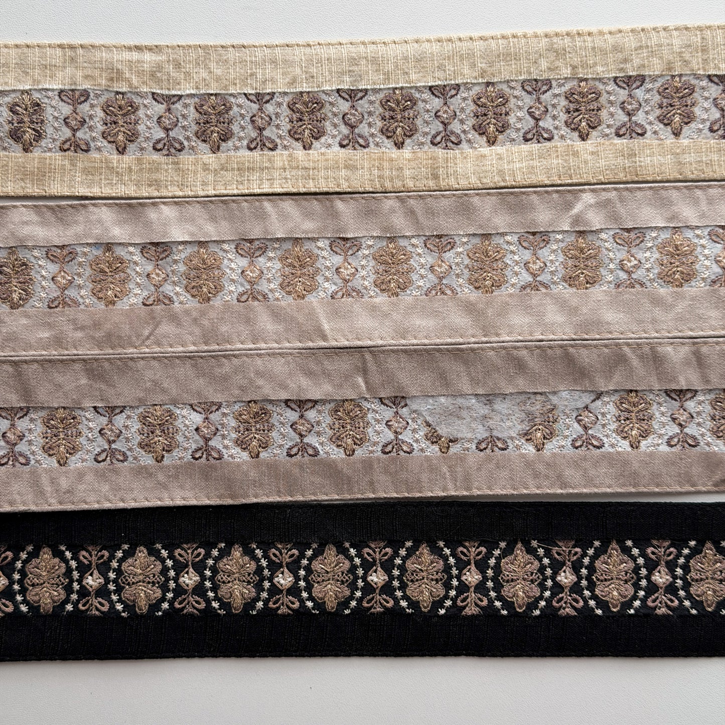 S356 インド刺繍リボン 5cm幅 布地