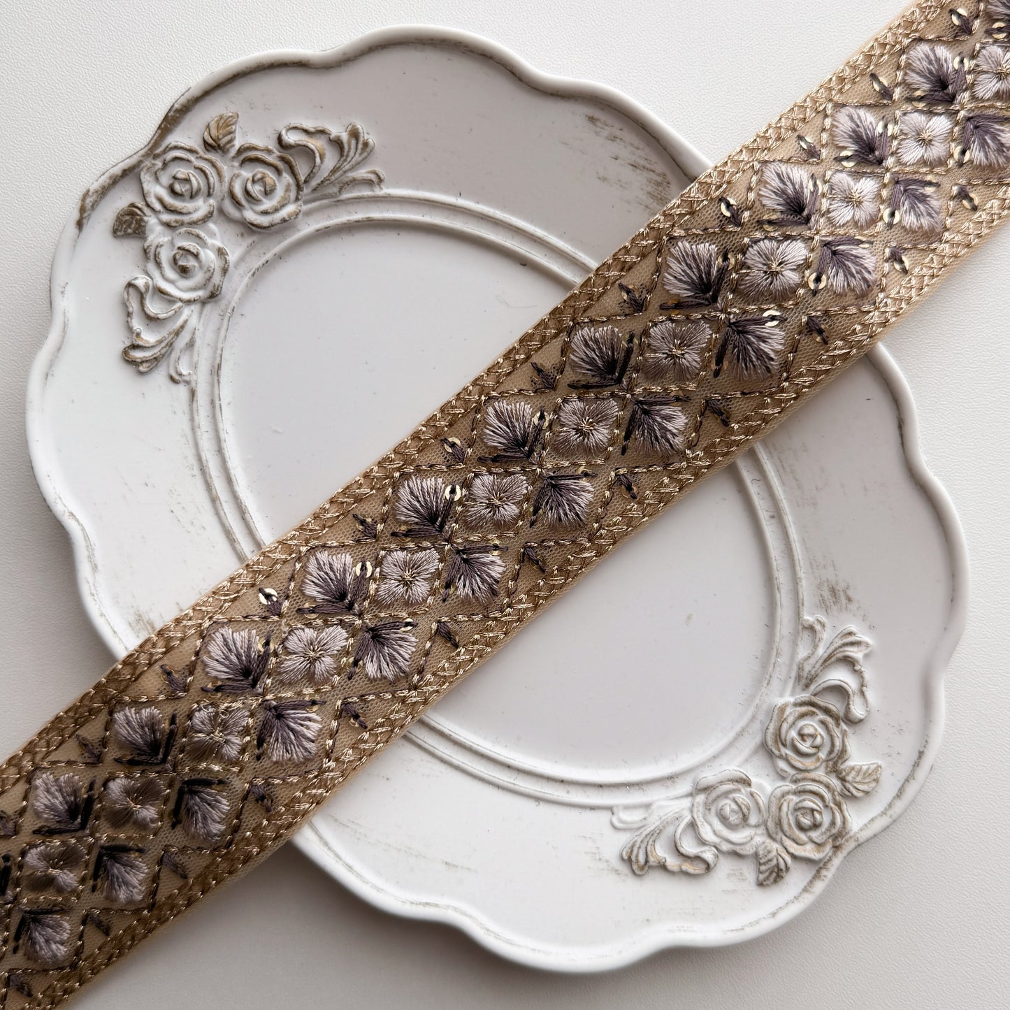 S278 インド刺繍リボン 4cm幅 チュール アーガイルフラワー