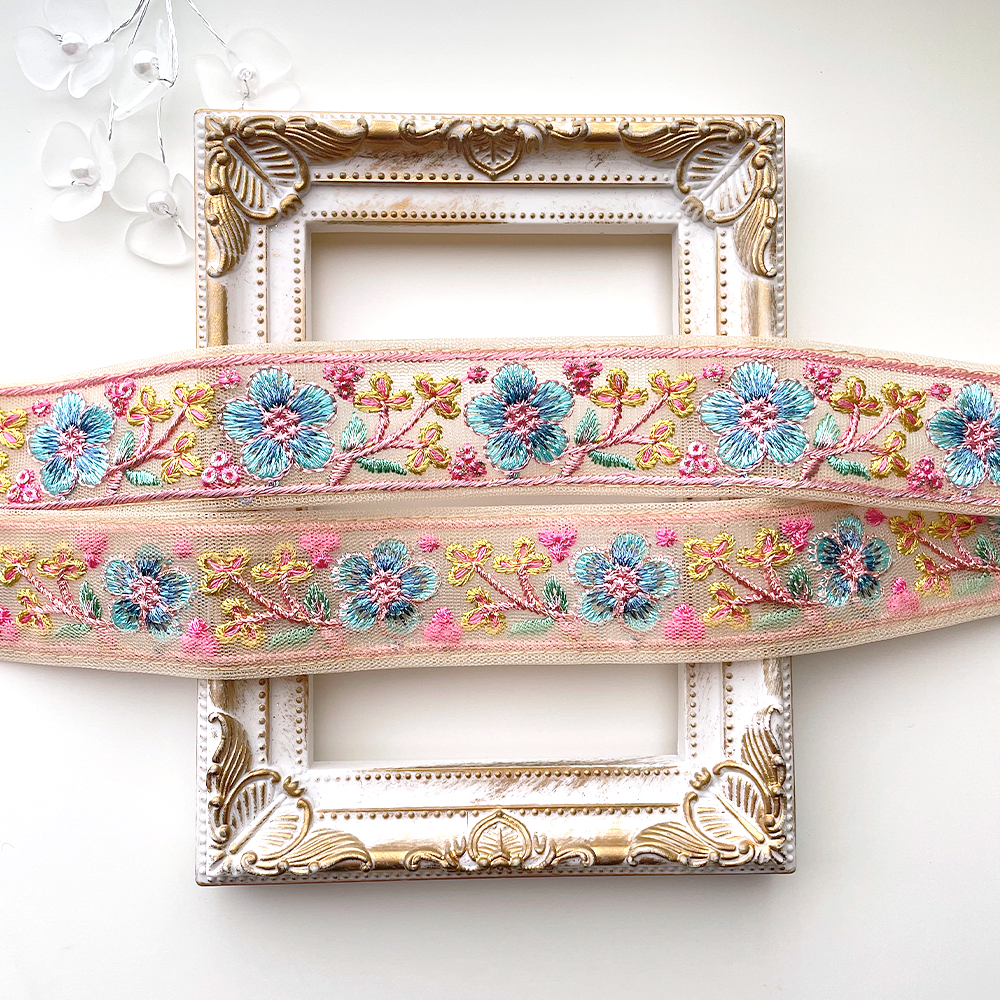 251 【 幅：3cm 】 インド刺繍リボン　ベージュ　チュール　ブルー
