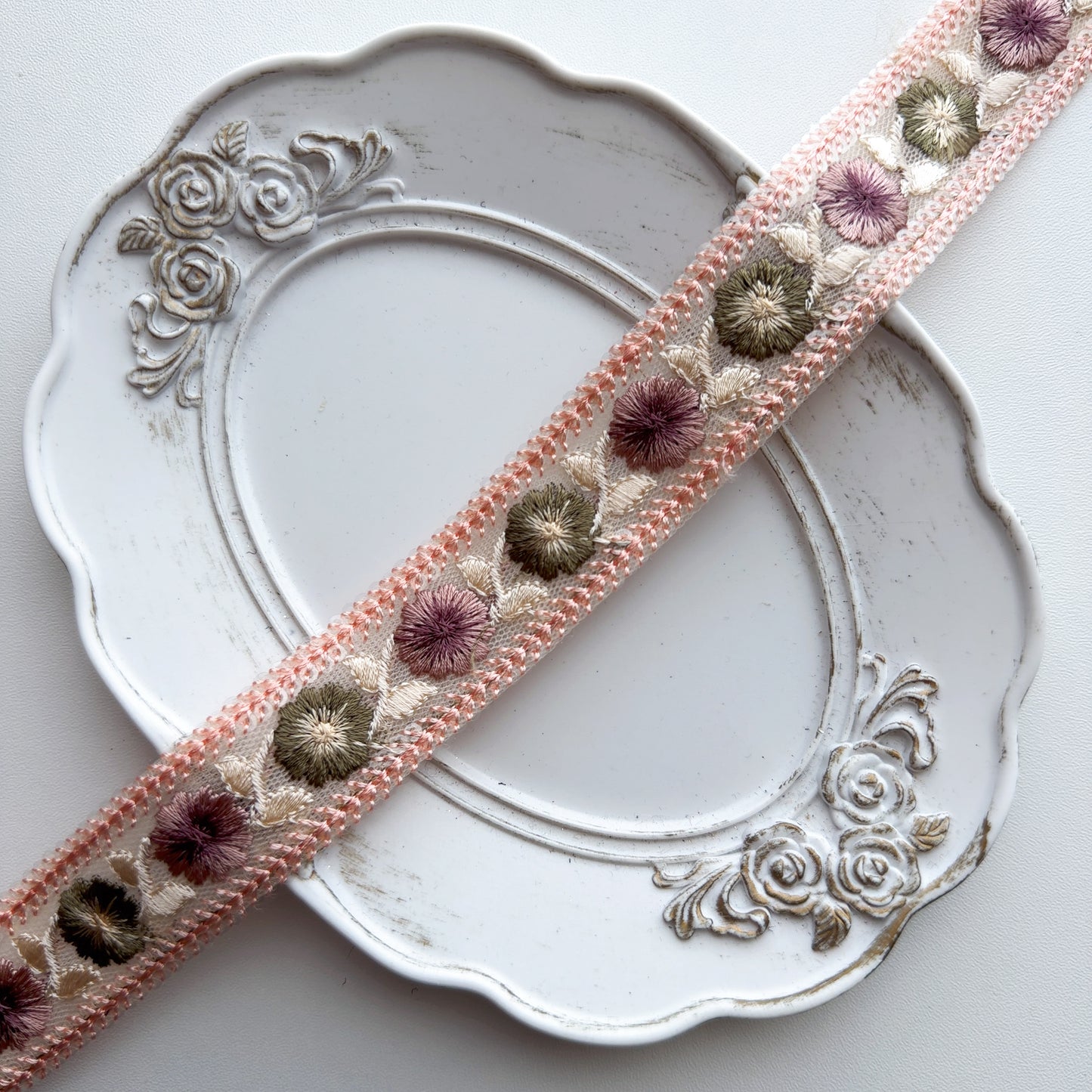 S288 インド刺繍リボン 2.5cm幅 チュール ポンポンフラワー