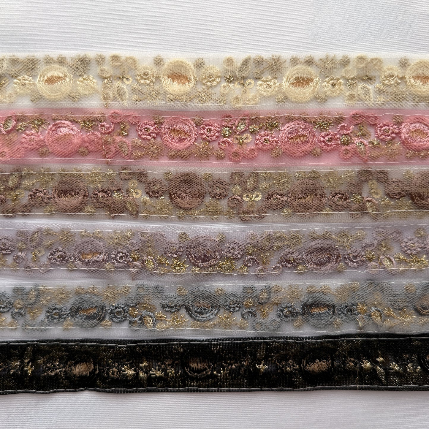S414 インド刺繍リボン 2.5cm幅 チュール