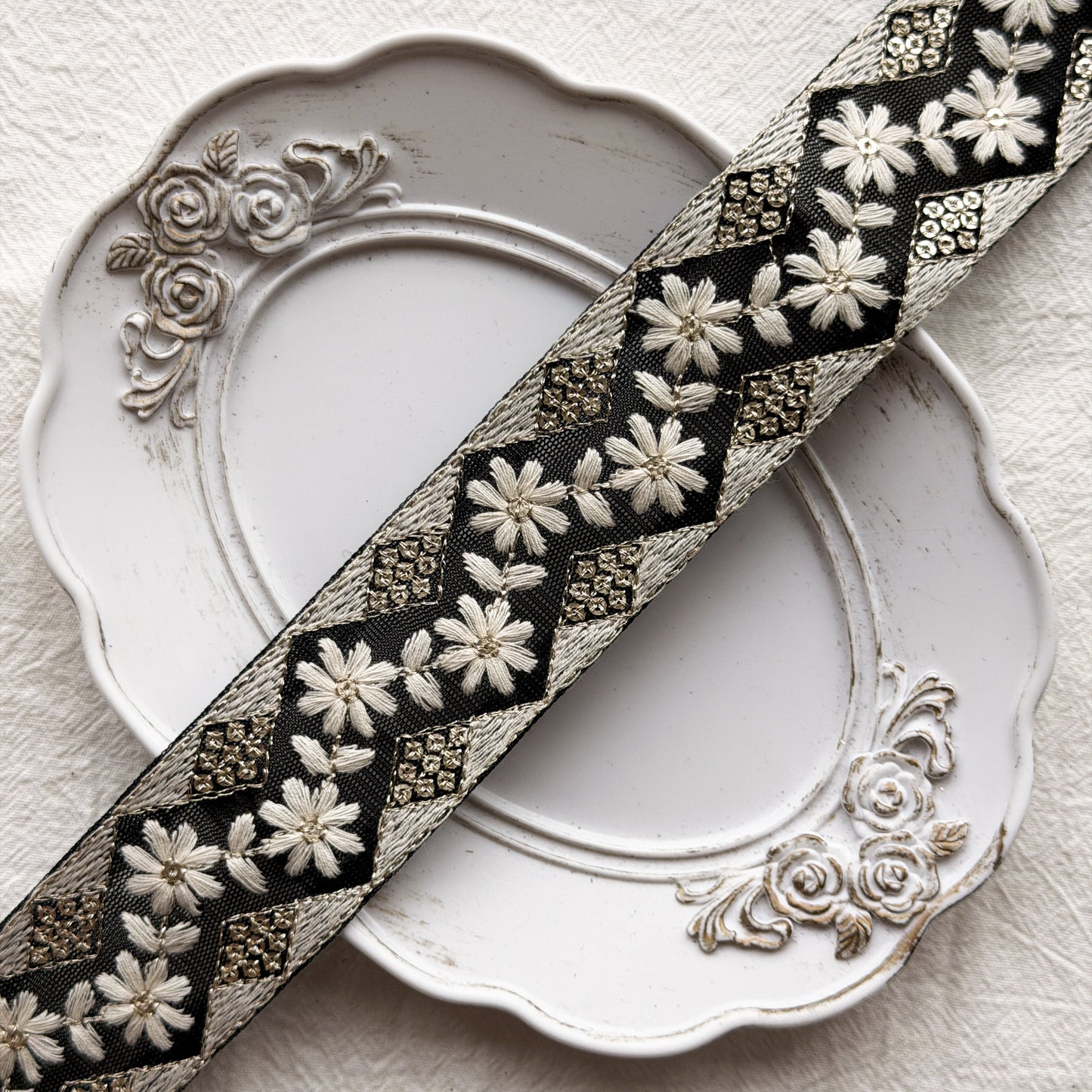S401 インド刺繍リボン 4cm幅 チュール