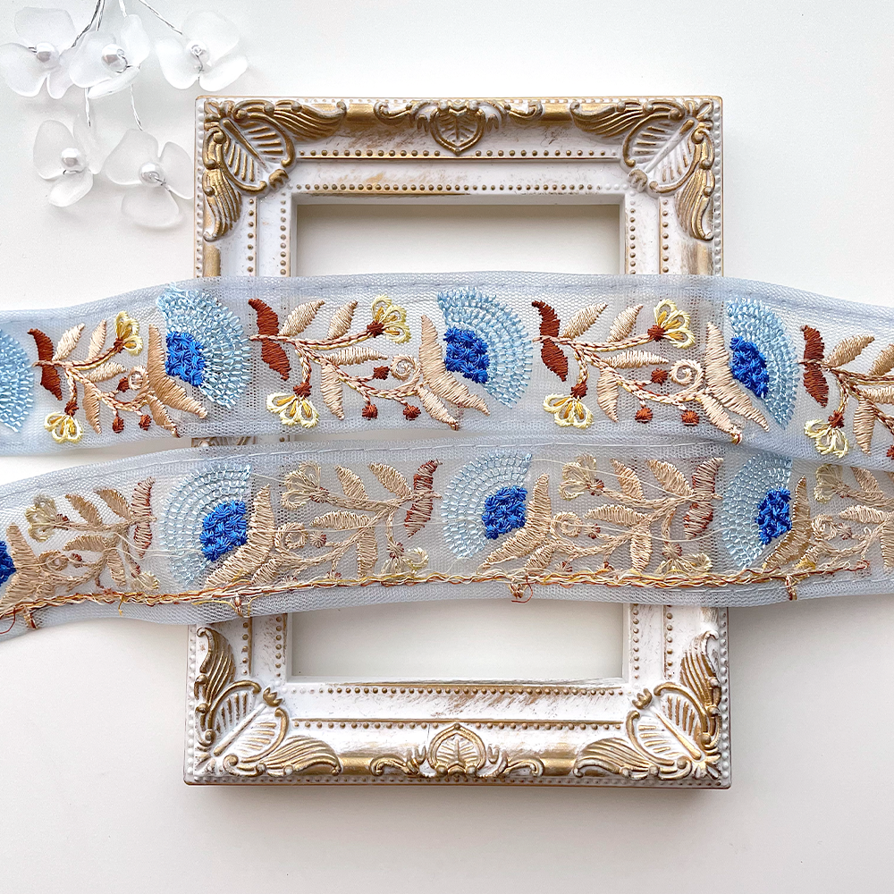 277 【 幅：3.5cm 】 インド刺繍リボン　水色　チュール　