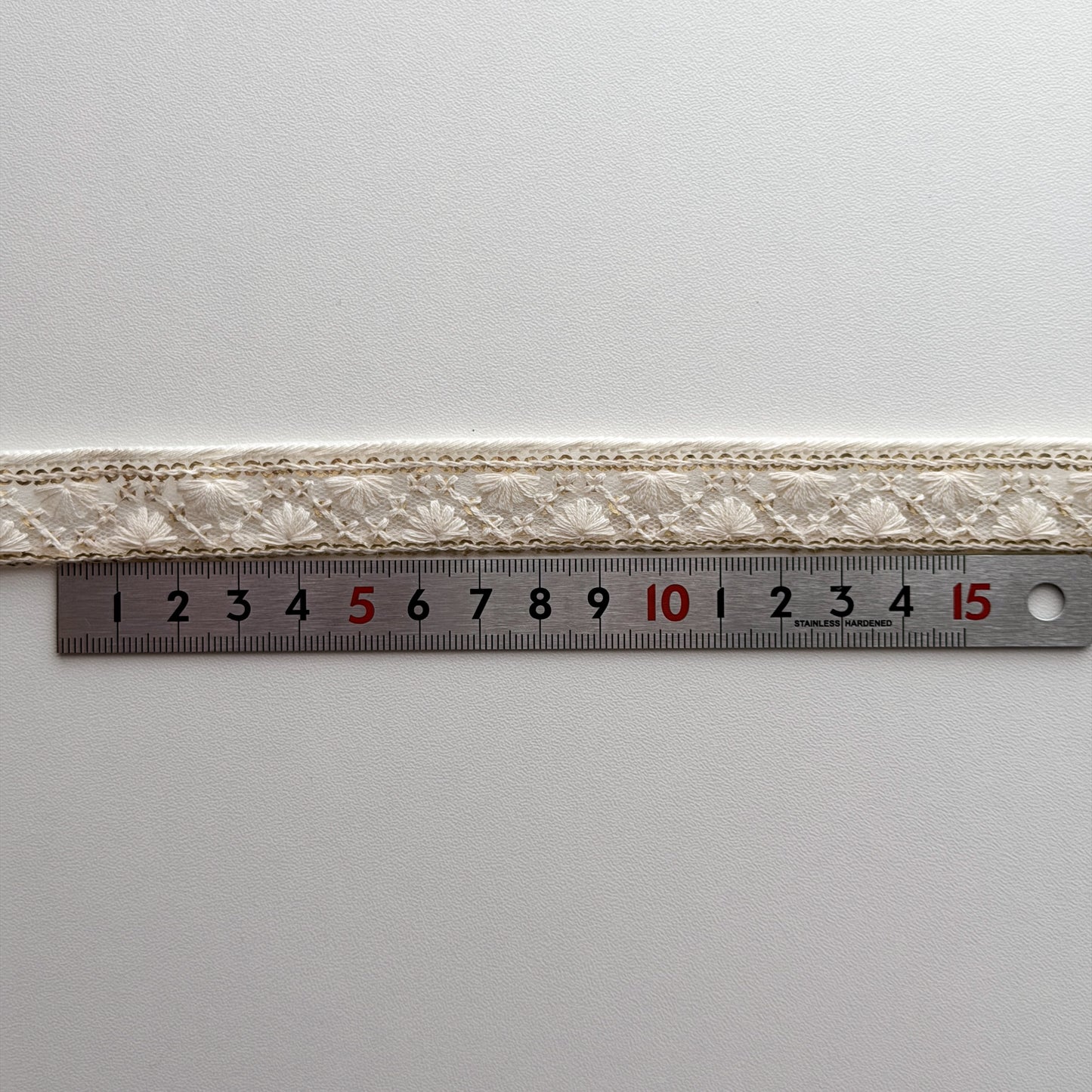 S385 インド刺繍リボン 2cm幅 チュール