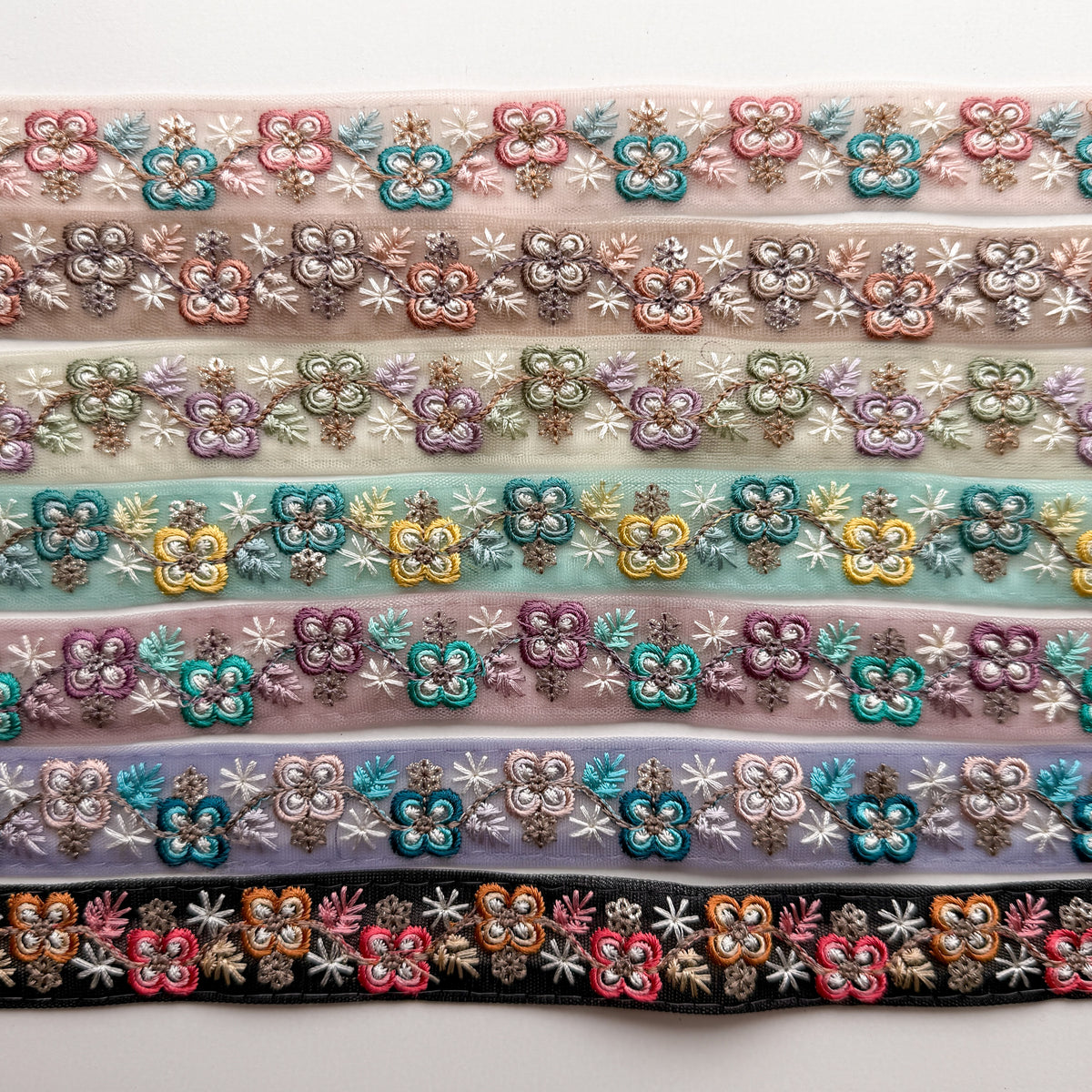 S415 インド刺繍リボン 2.5cm幅 チュール