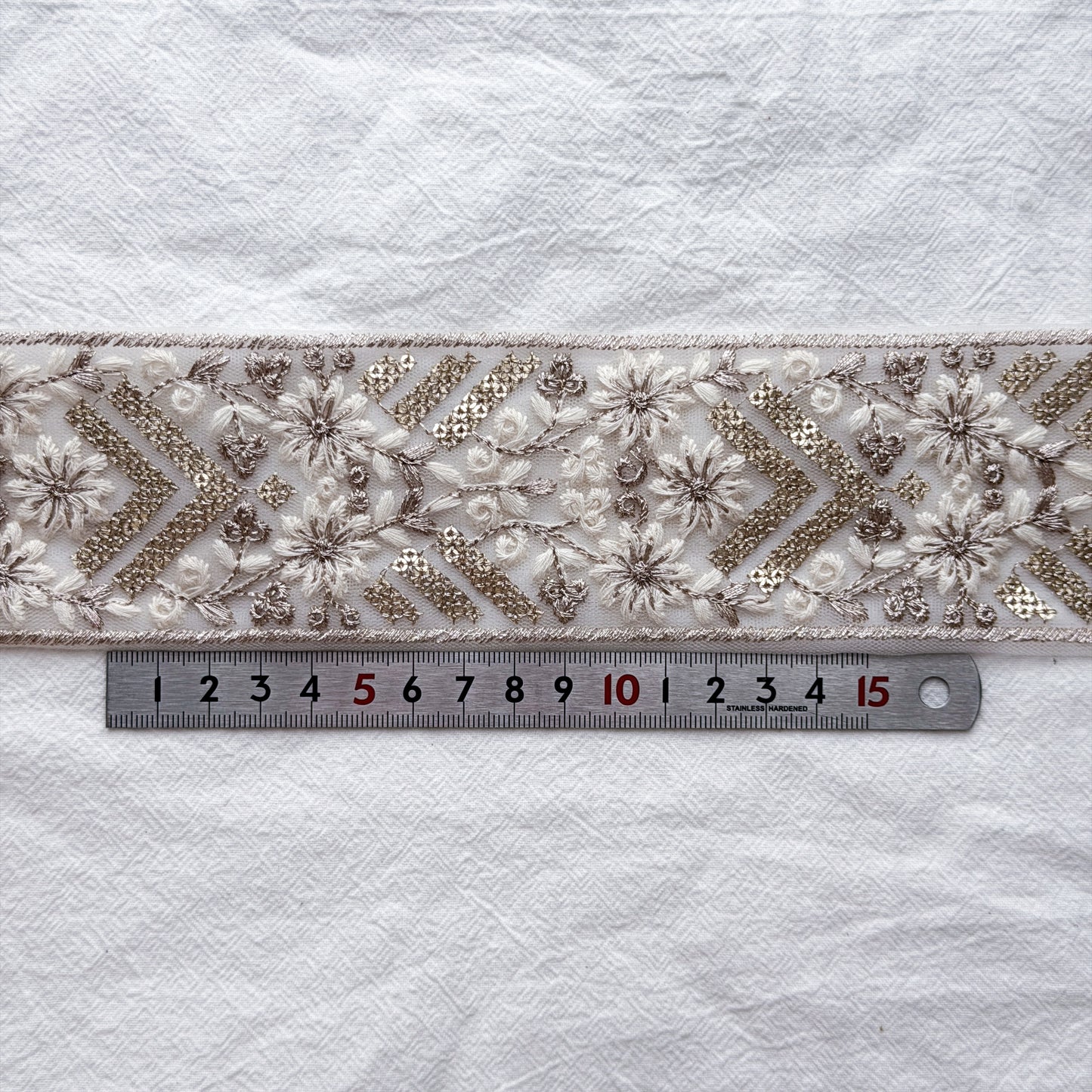 S402 インド刺繍リボン 6cm幅 チュール