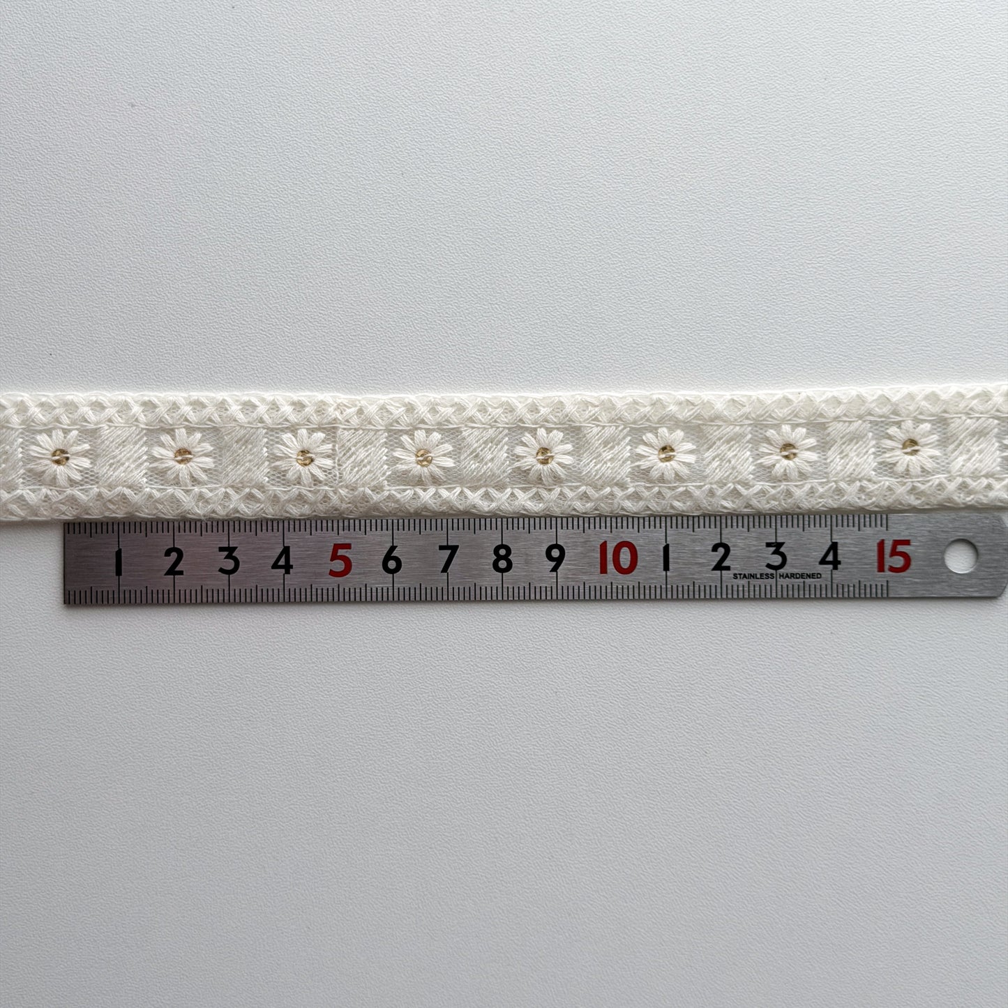 S384 インド刺繍リボン 2cm幅 チュール ボックス マーガレット