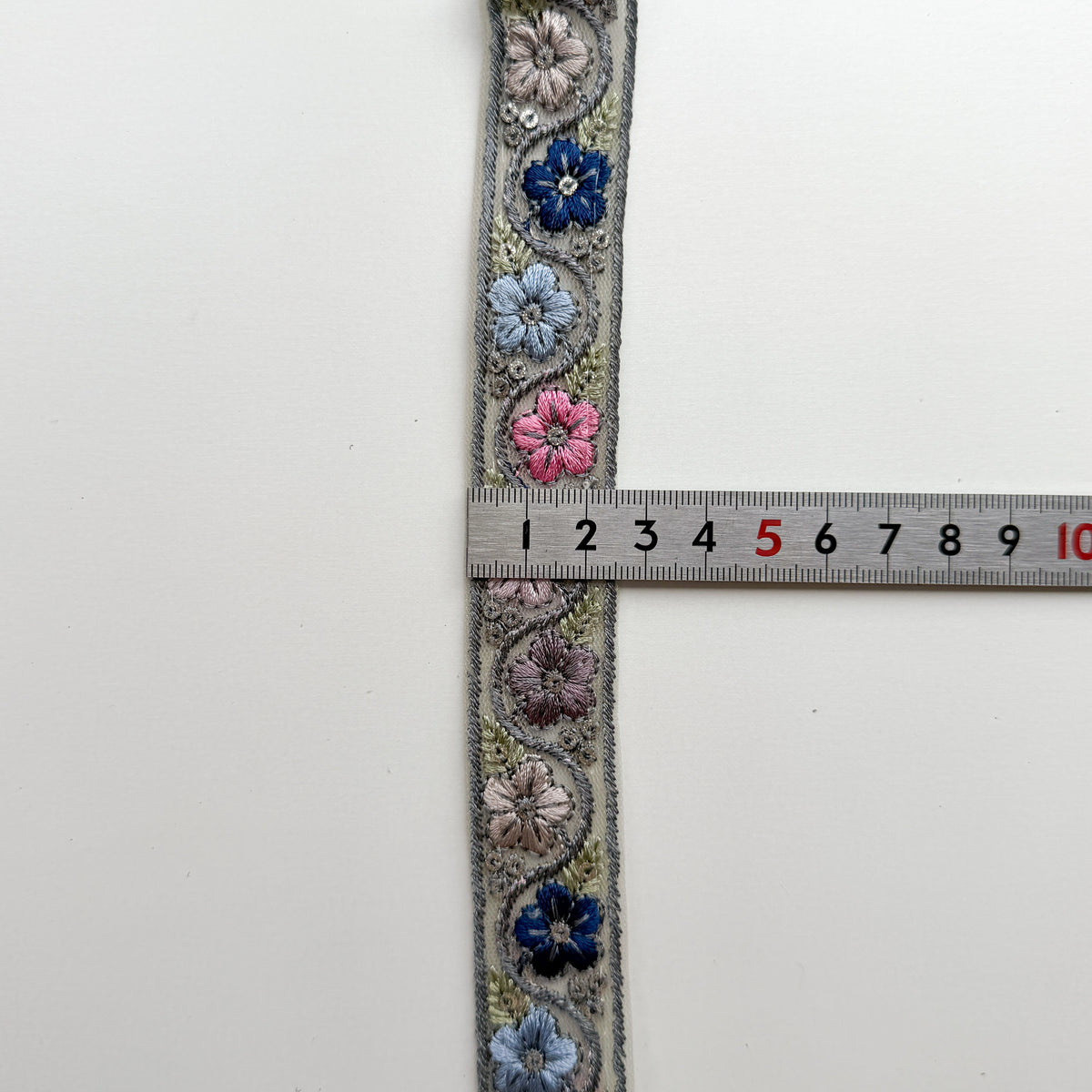S419 インド刺繍リボン 2.5cm幅 チュール