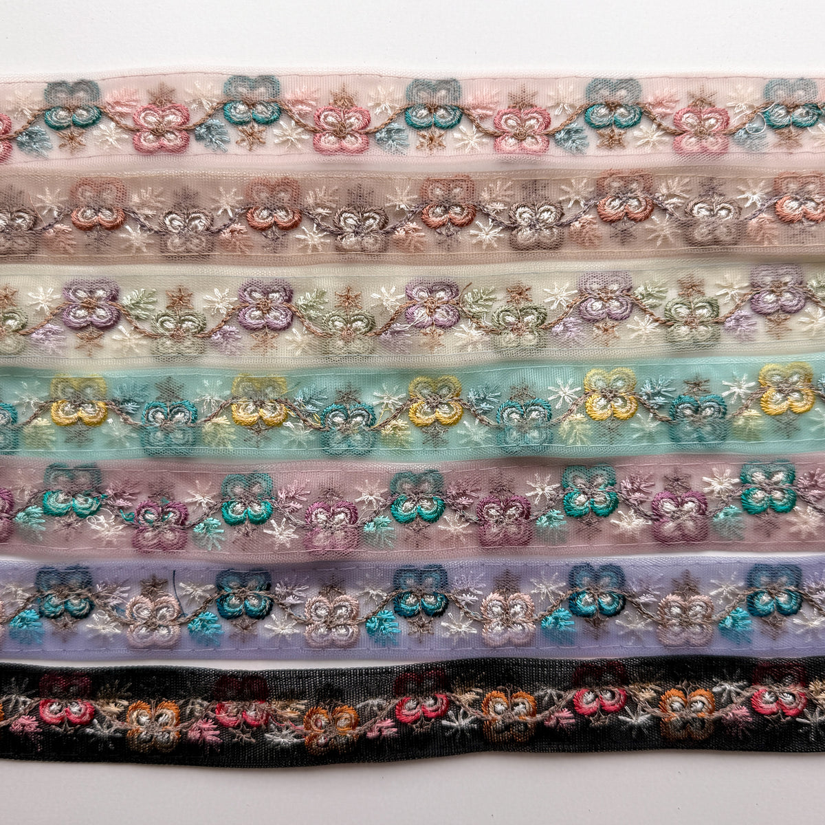 S415 インド刺繍リボン 2.5cm幅 チュール