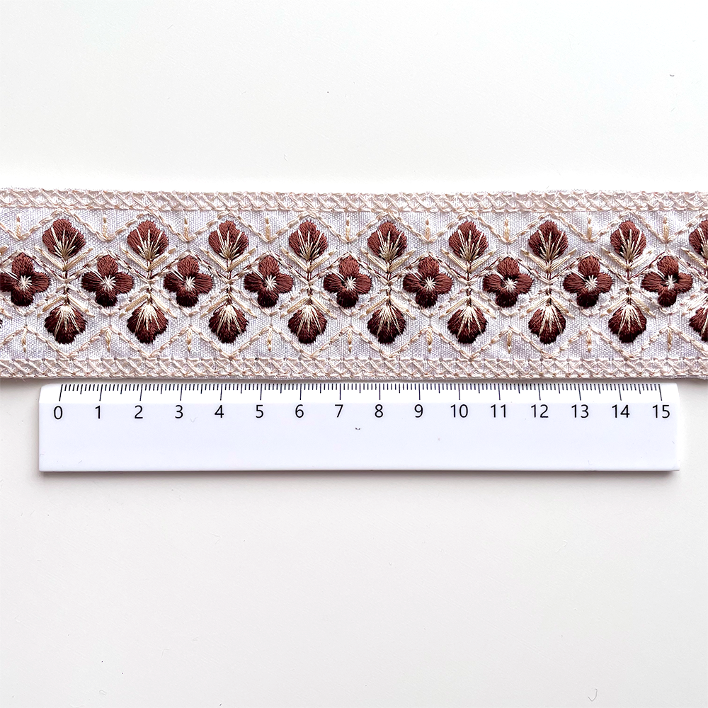 317 【 幅：5cm 】 インド刺繍リボン　ホワイト　布地　ブラウン