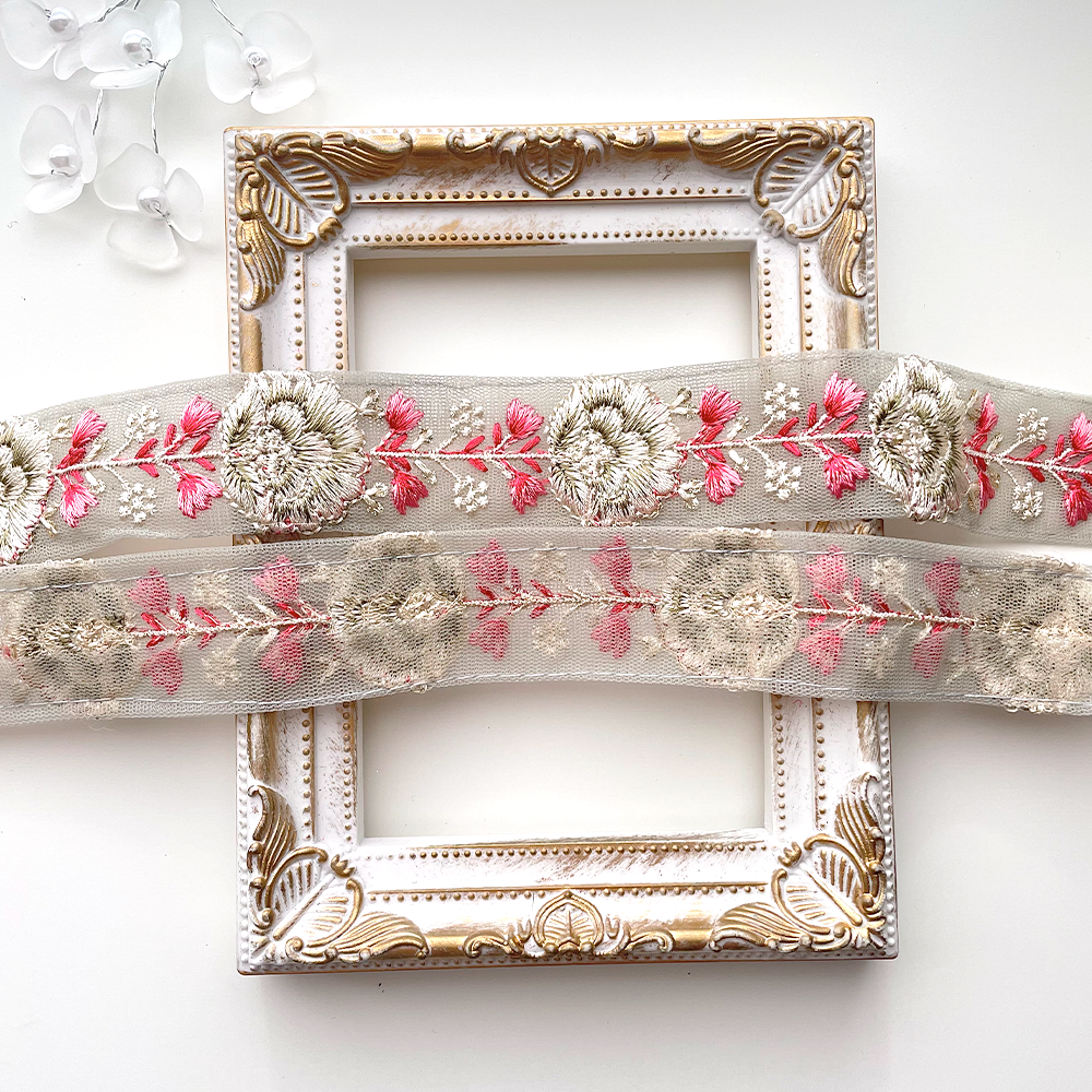 329 【 幅：3cm 】 インド刺繍リボン　グリーングレー　チュール　ピンク