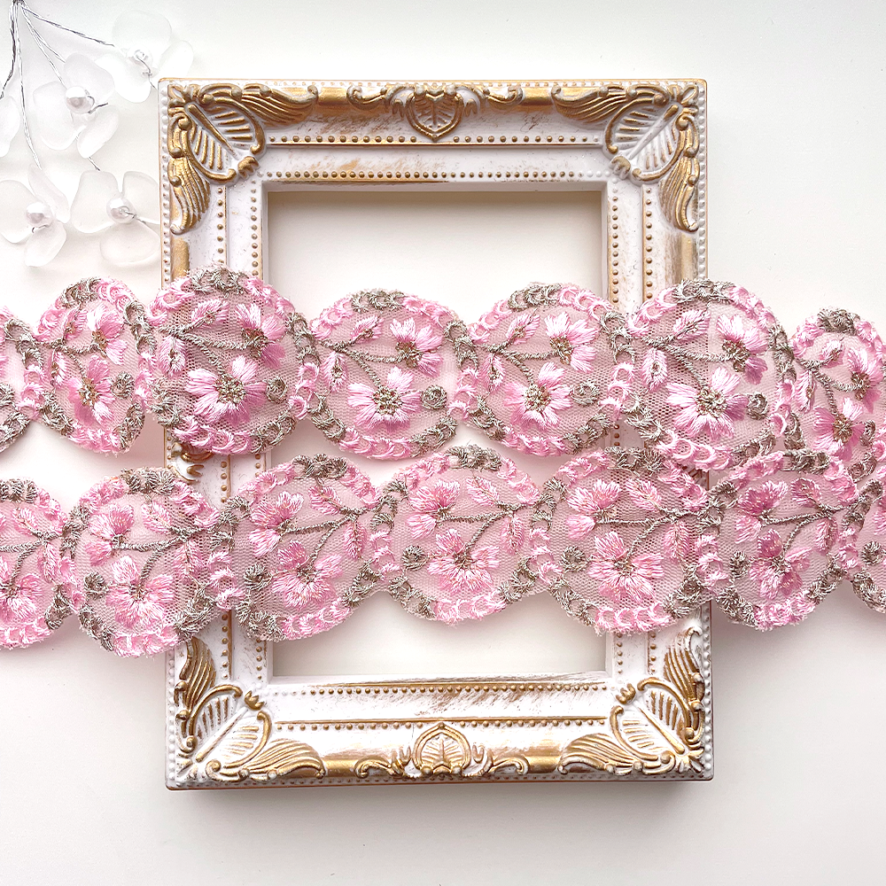 351 【 幅：4cm 】 インド刺繍リボン　ベビーピンク　チュール　