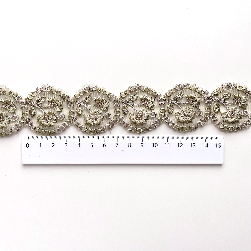 357 【 幅：4cm 】 インド刺繍リボン　フィールドグリーン　チュール　