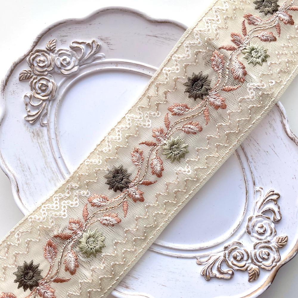 367 【 幅：5.5cm 】 インド刺繍リボン　グリーン　チュール　