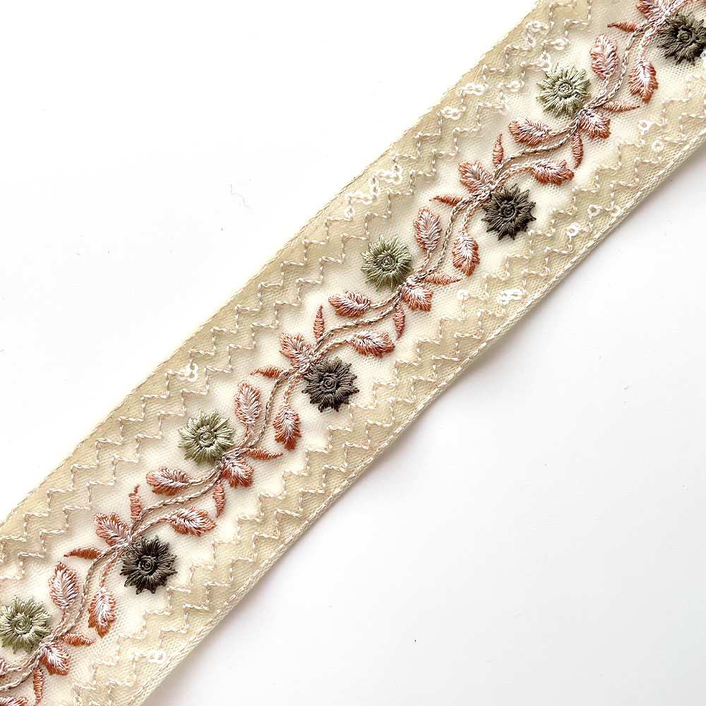 367 【 幅：5.5cm 】 インド刺繍リボン　グリーン　チュール　