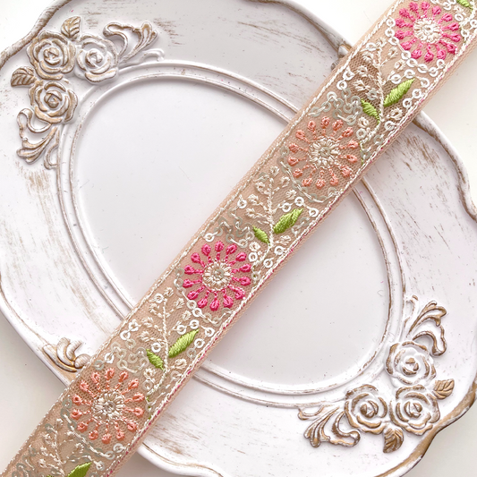 378 【 幅：2.5cm 】 インド刺繍リボン　ベージュ　チュール　ピンク　シェルピンク