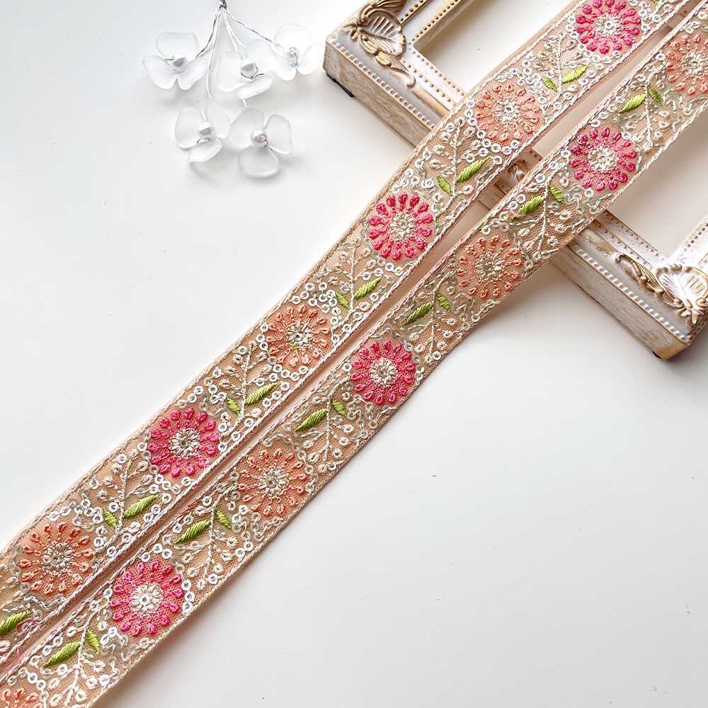 378 【 幅：2.5cm 】 インド刺繍リボン　ベージュ　チュール　ピンク　シェルピンク